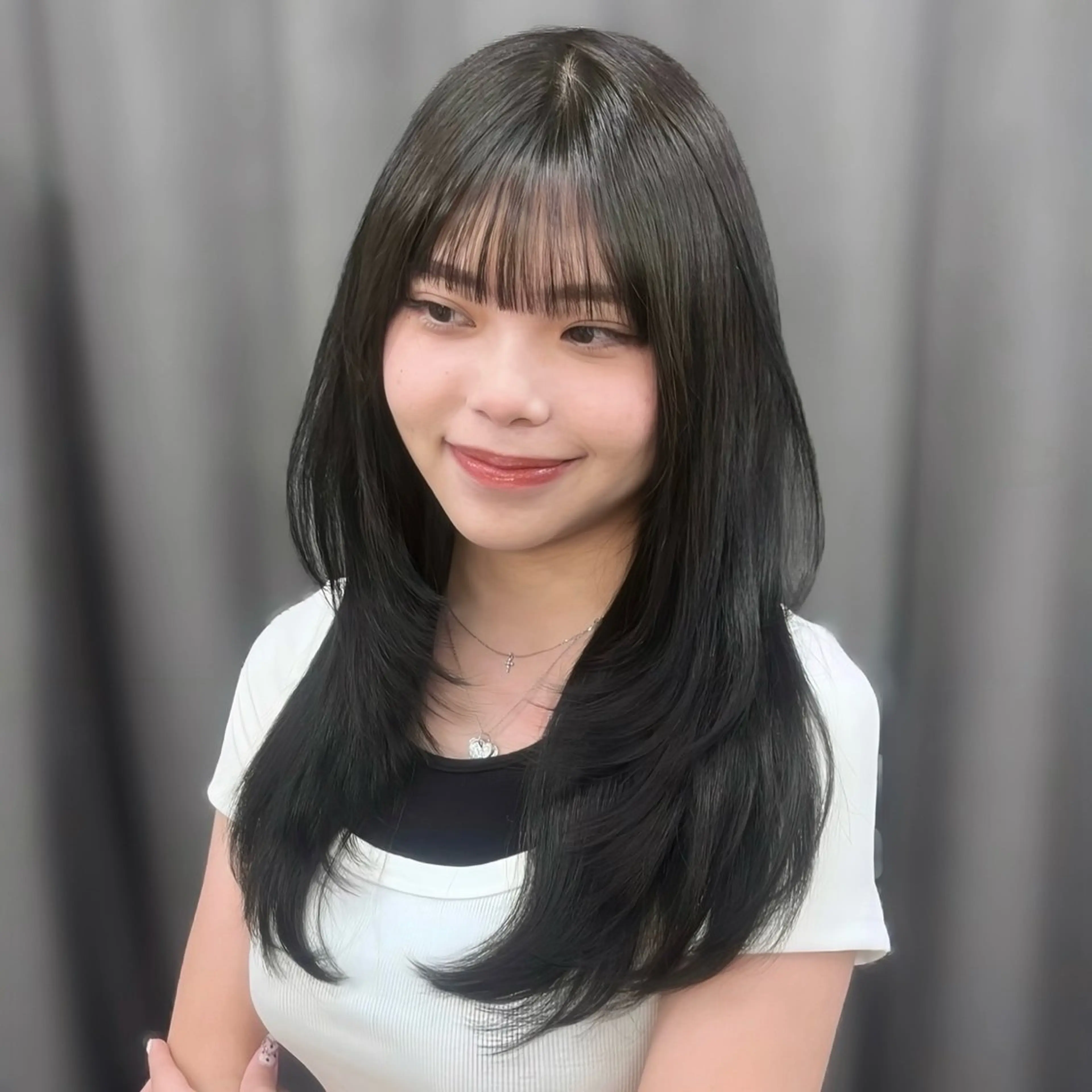 ロング レイヤーカット .⋆𝜗𝜚表参道︎ ︎︎✧Hiraraのヘアスタイル