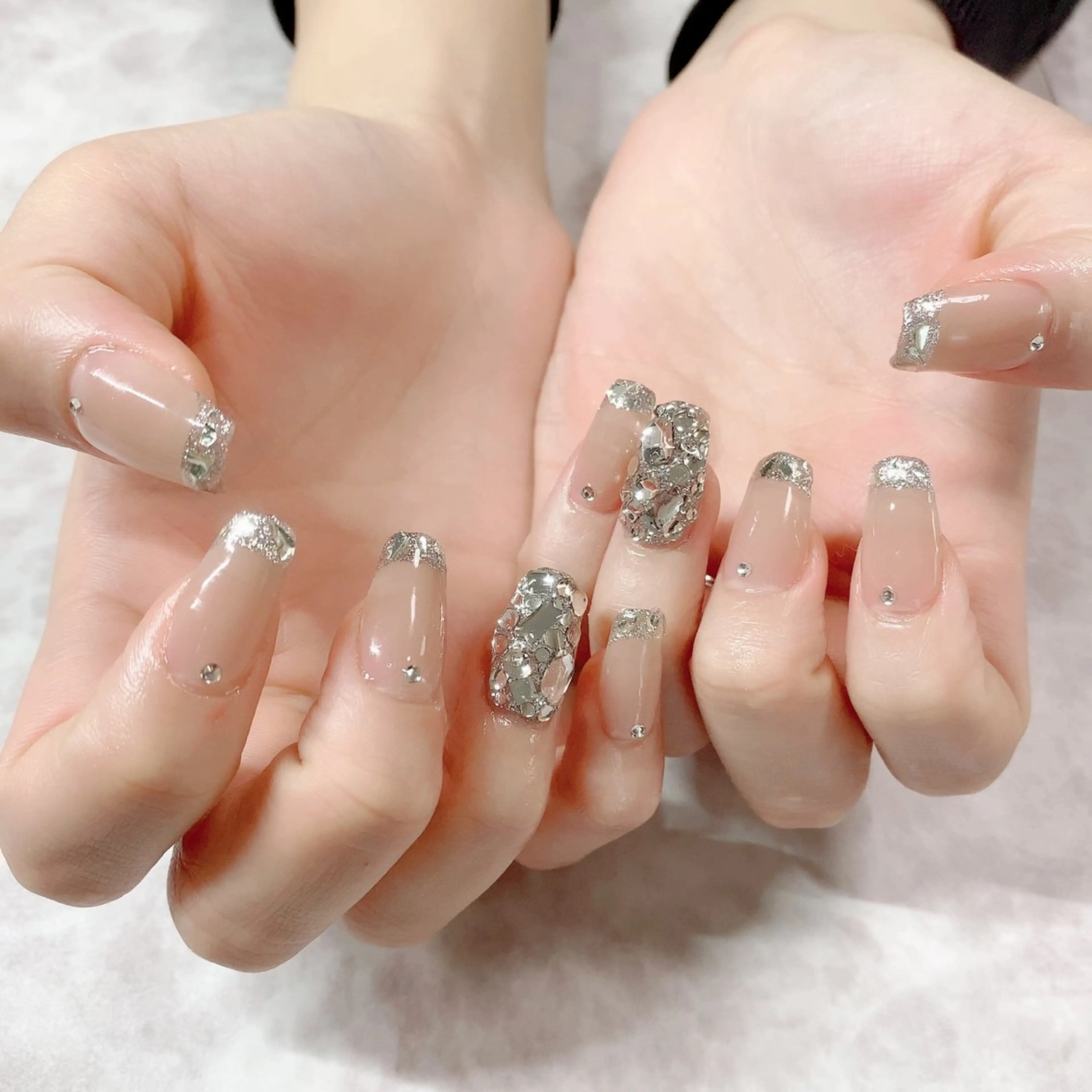 ネイル 長さ出し フレンチネイル ラメ(グリッター) シルバー ネイルチップ マジョリカ ブルーのネイルデザイン