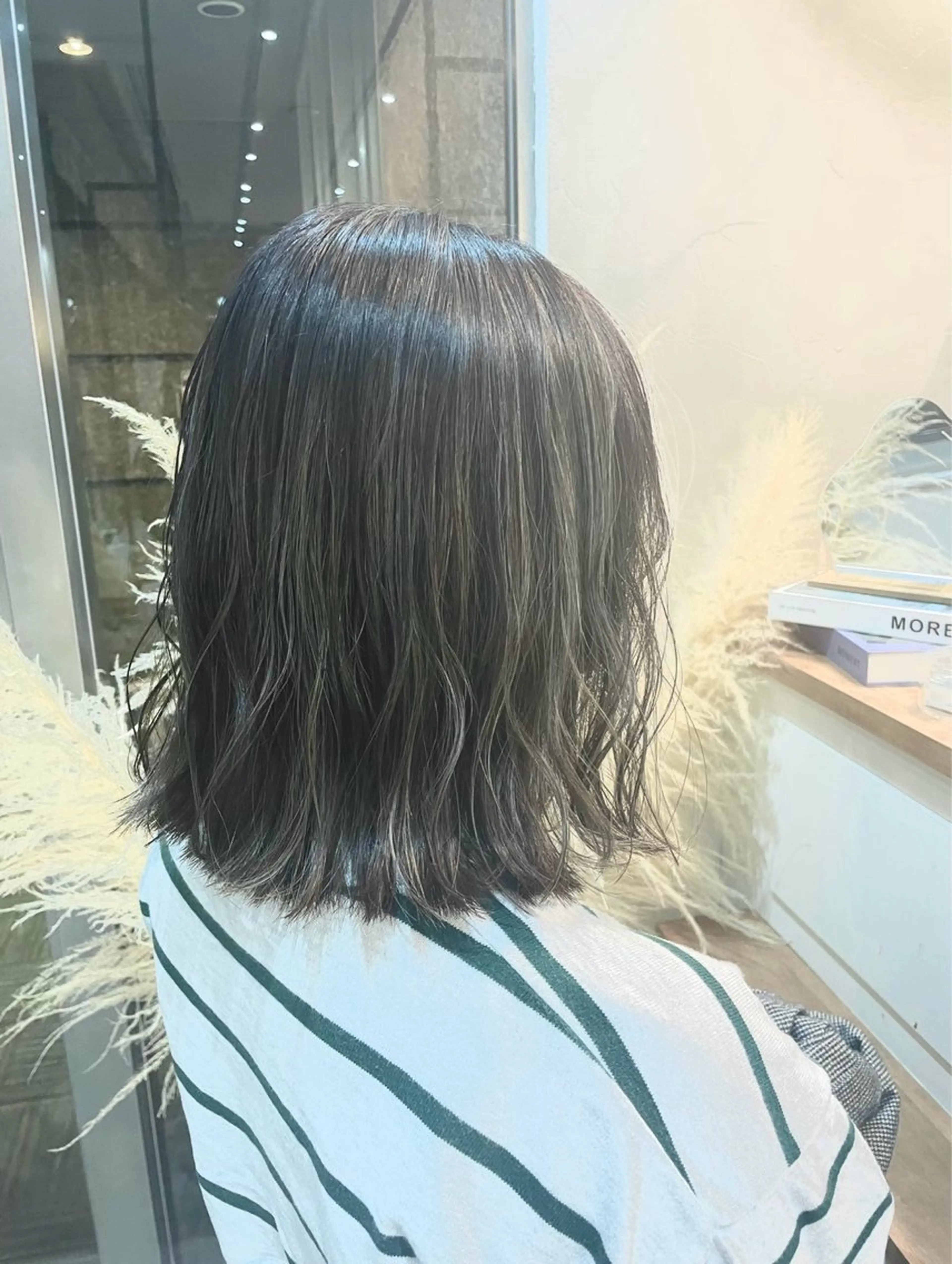 セミロング カラー 中村 あやかのヘアスタイル