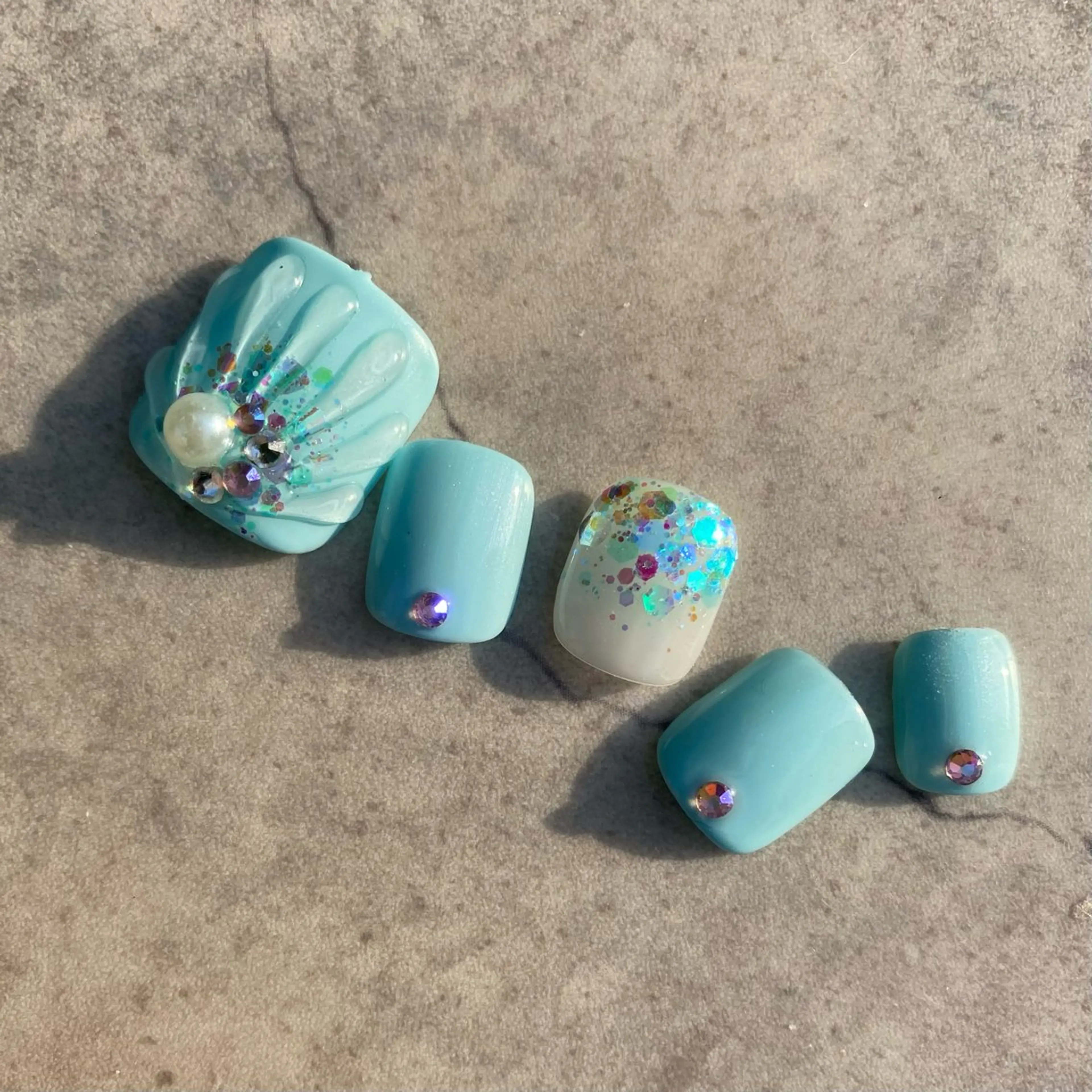 ネイル 水色 フットネイル RaLa（ネイル&アイラッシュ）所属・🫧RaLa ⭐︎AYAKA🫧のネイルデザイン