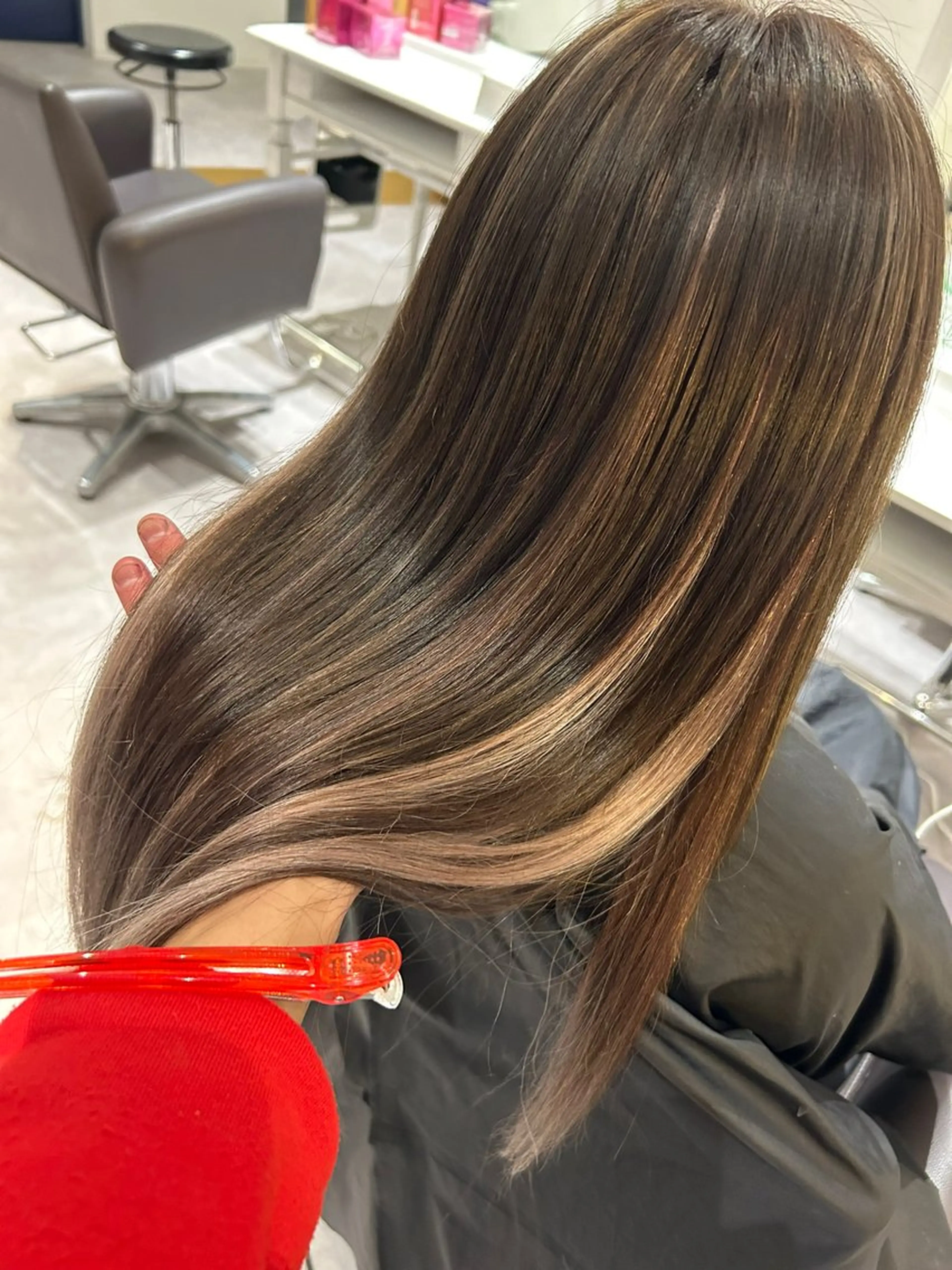 ロング カラー シールエクステ バレイヤージュ ブリーチ ハイライトカラー ハイトーンカラー カット ヘアカラー トリートメント エクステ ヘアセット 下妻 カラーエクステ難波のヘアスタイル