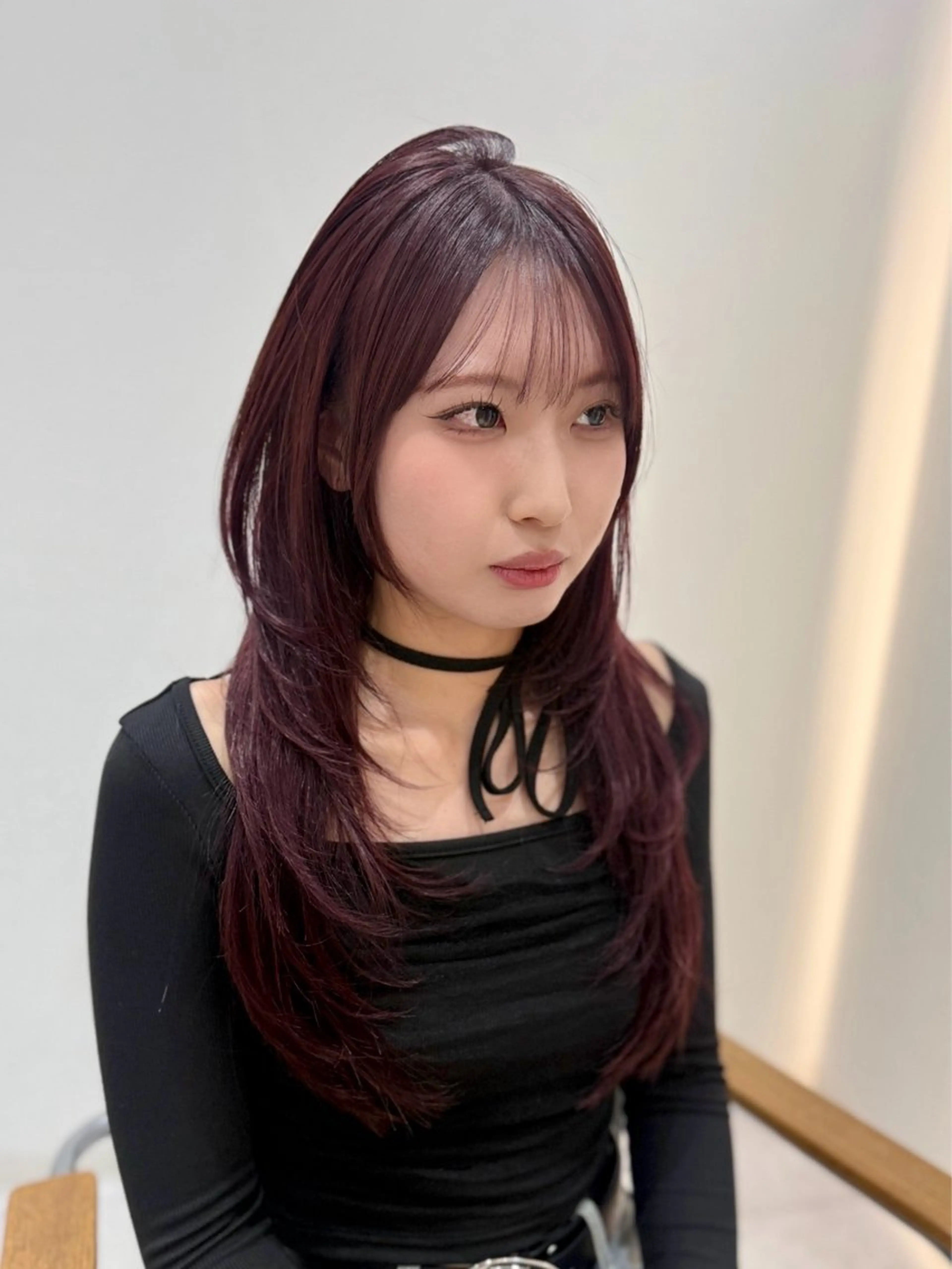 ロング カラー カシス ピンクカラー ハッシュカット 韓国風ヘア レイヤーカット カット ヘアカラー トリートメント 韓国ヘア顔周りカット 艶髪ベージュtamaのヘアスタイル