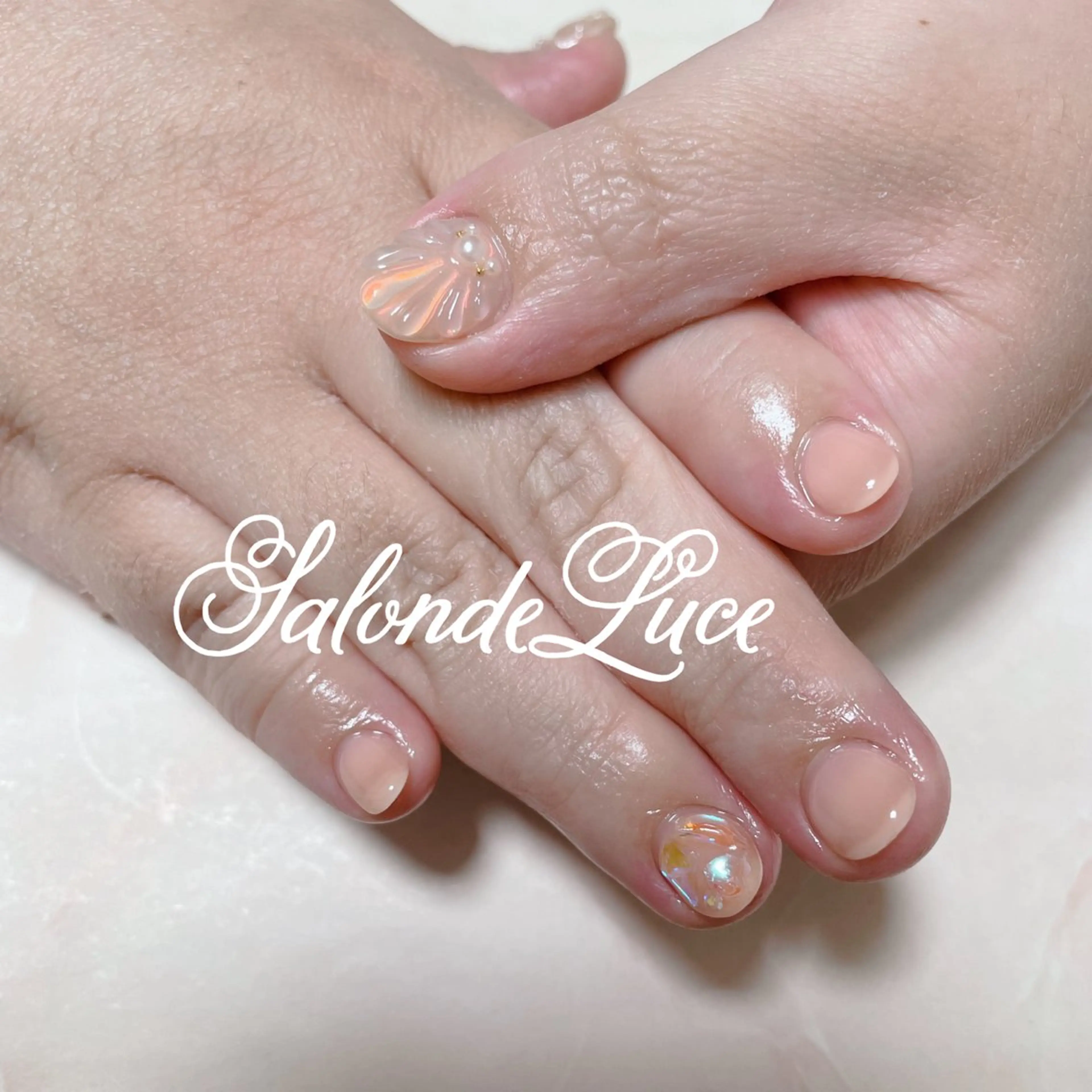 ネイル オーロラネイル ワンカラーネイル Salon de Luceのネイルデザイン