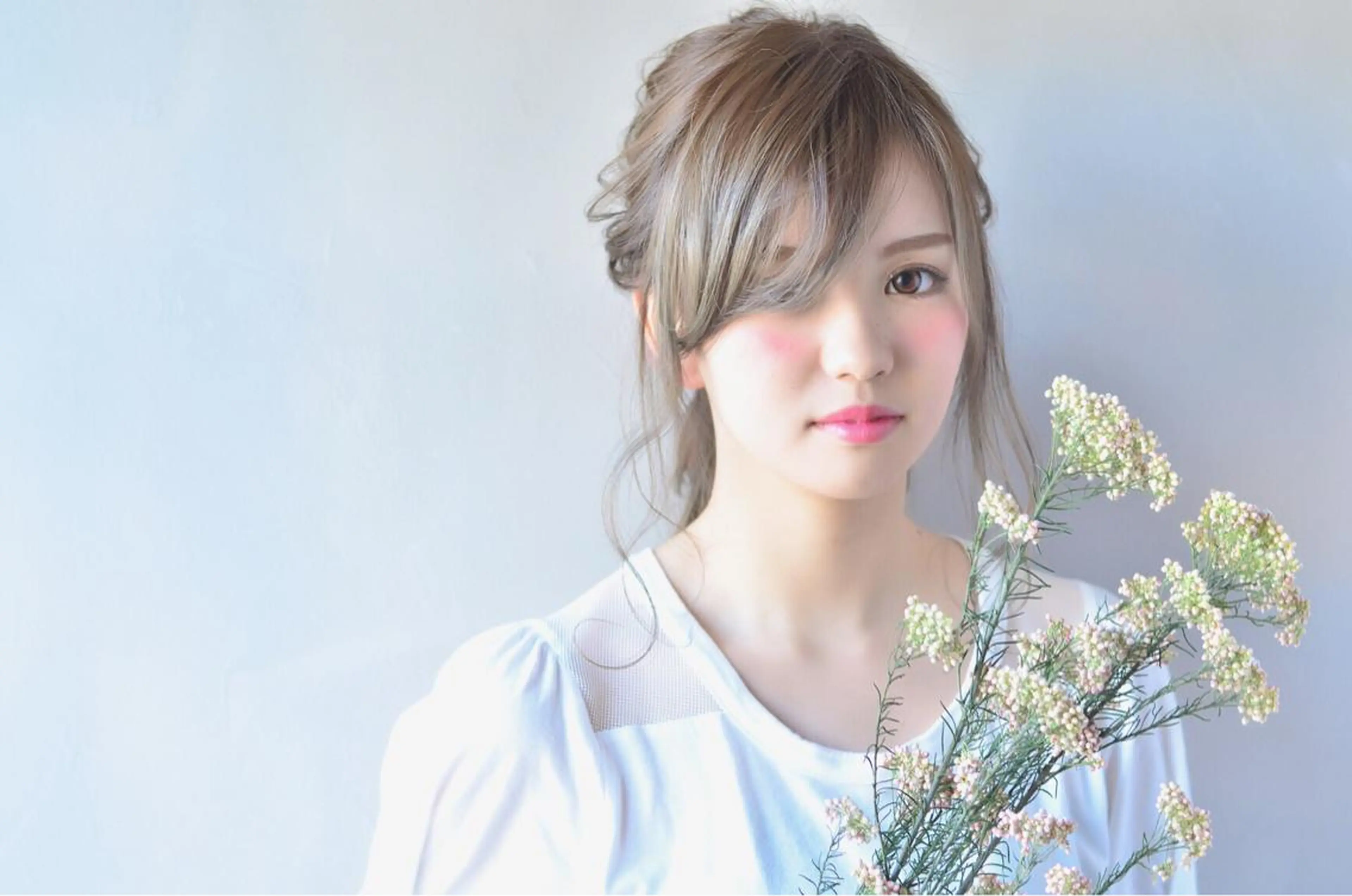 セミロング ロング カラー パーマ ヘアアレンジ アッシュ シルバー シルバーアッシュ autre所属・大久保 ひでなりのヘアスタイル