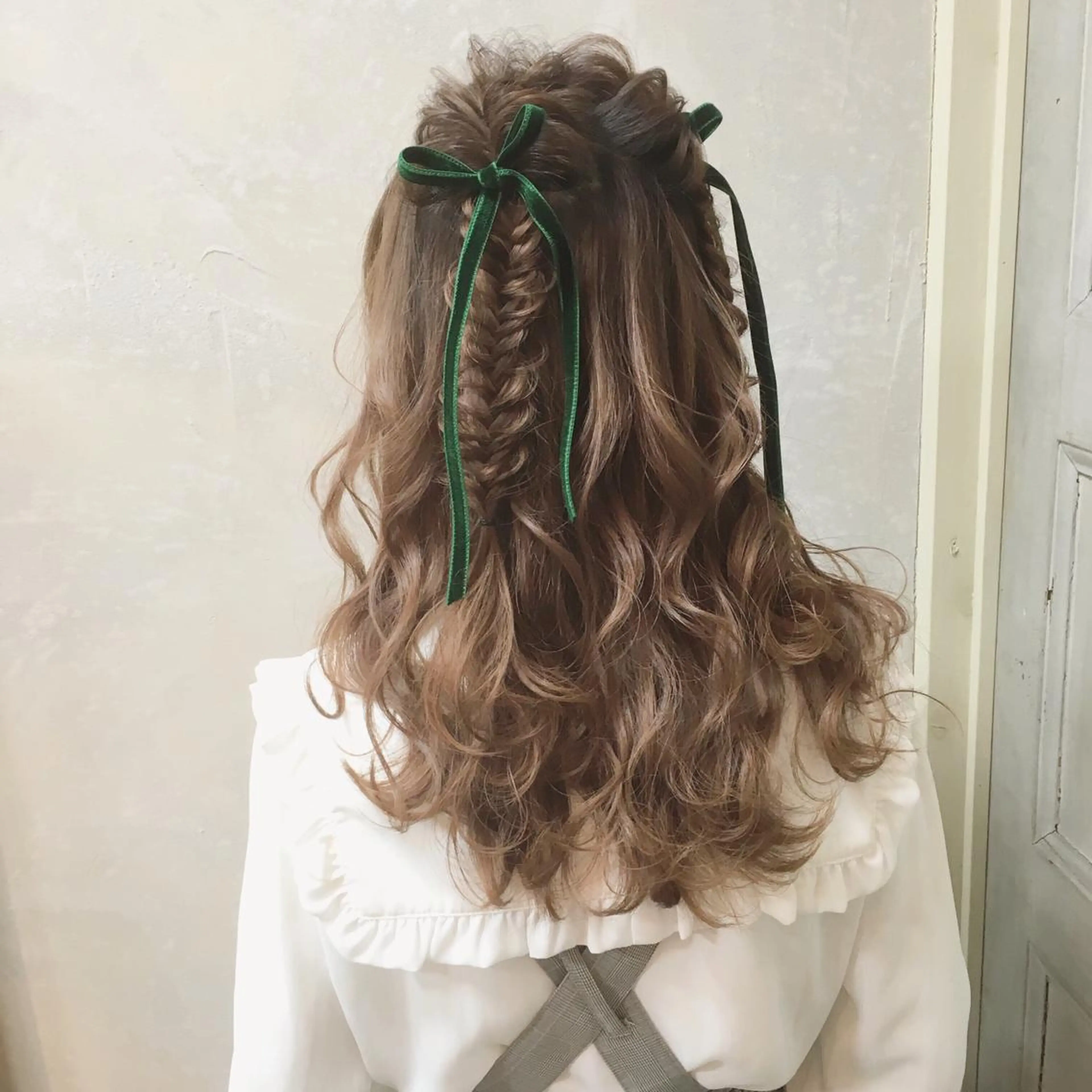 セミロング カラー ヘアアレンジ ハーフアップ autre所属・大久保 ひでなりのヘアスタイル