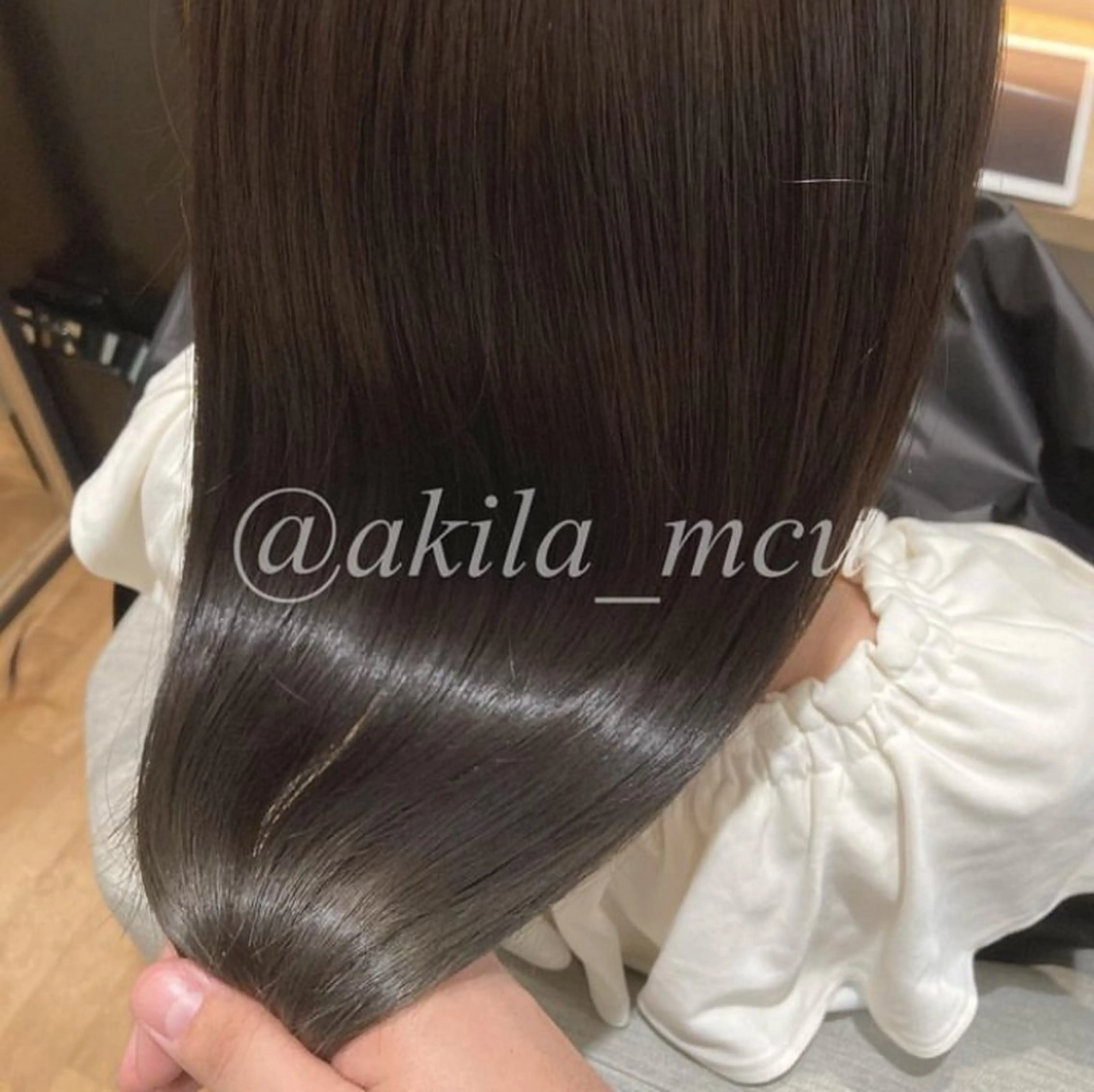 ロング カラー ヘアアレンジ アッシュ ブリーチ 透明感カラー グレージュ 髪質改善 エグチ アキラのヘアスタイル