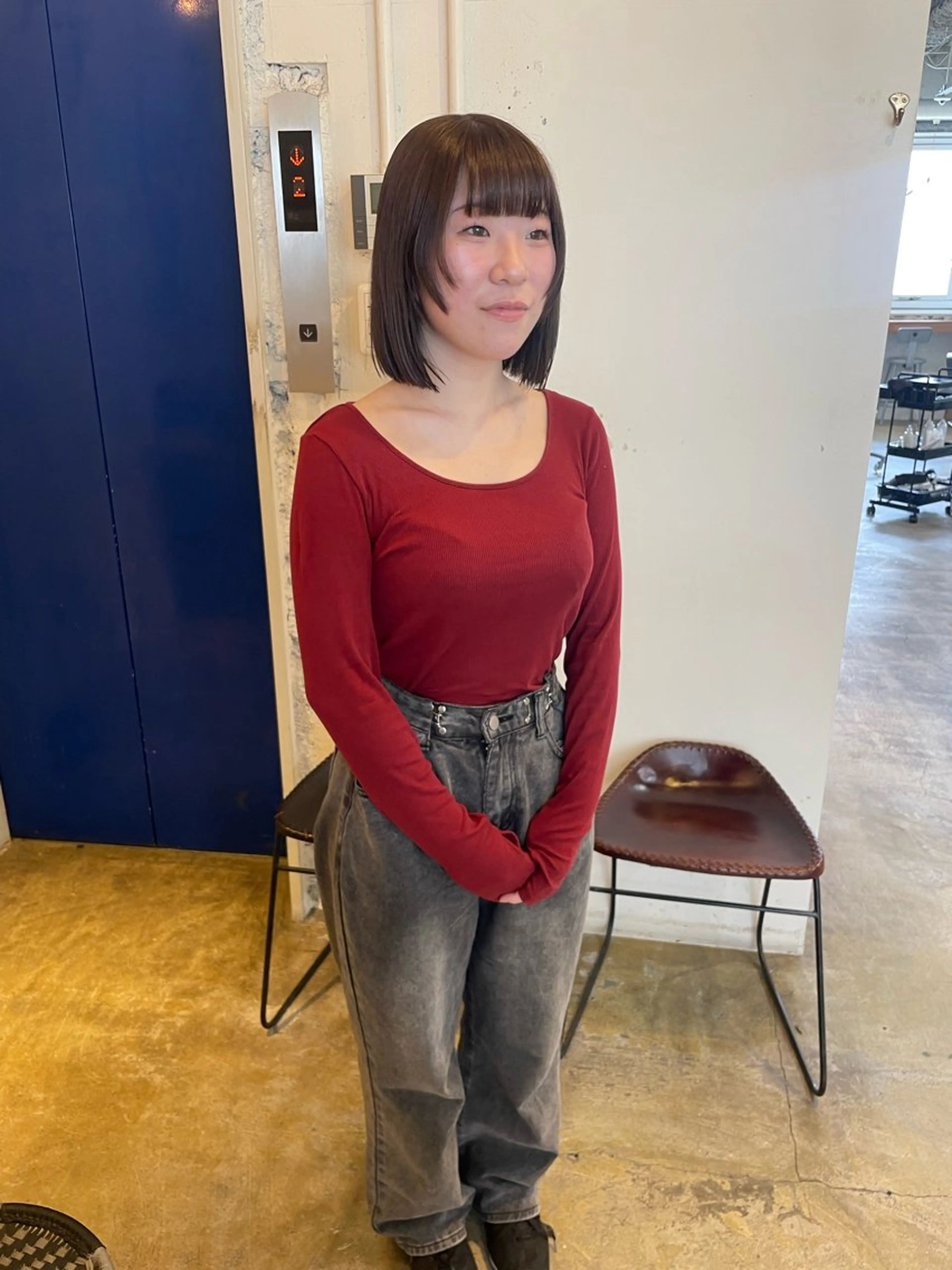 ミディアム カラー グレージュ 顔まわりレイヤー レイヤーカット MIOベージュカラー 柔らかいカラーのヘアスタイル