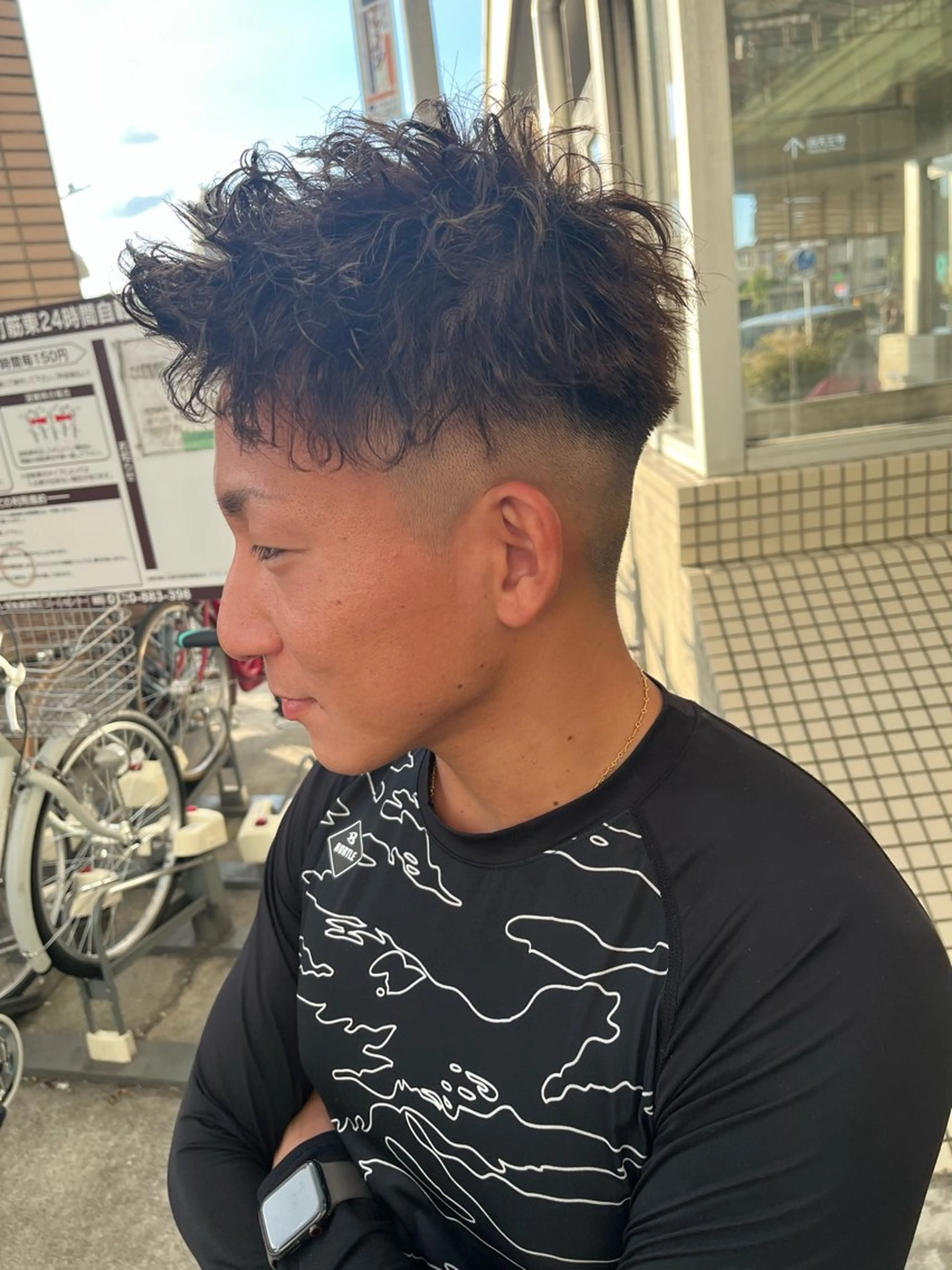ショート カラー パーマ メンズ フェードカット モヒカン カット パーマ AVANCE.難波 店長 松元のヘアスタイル