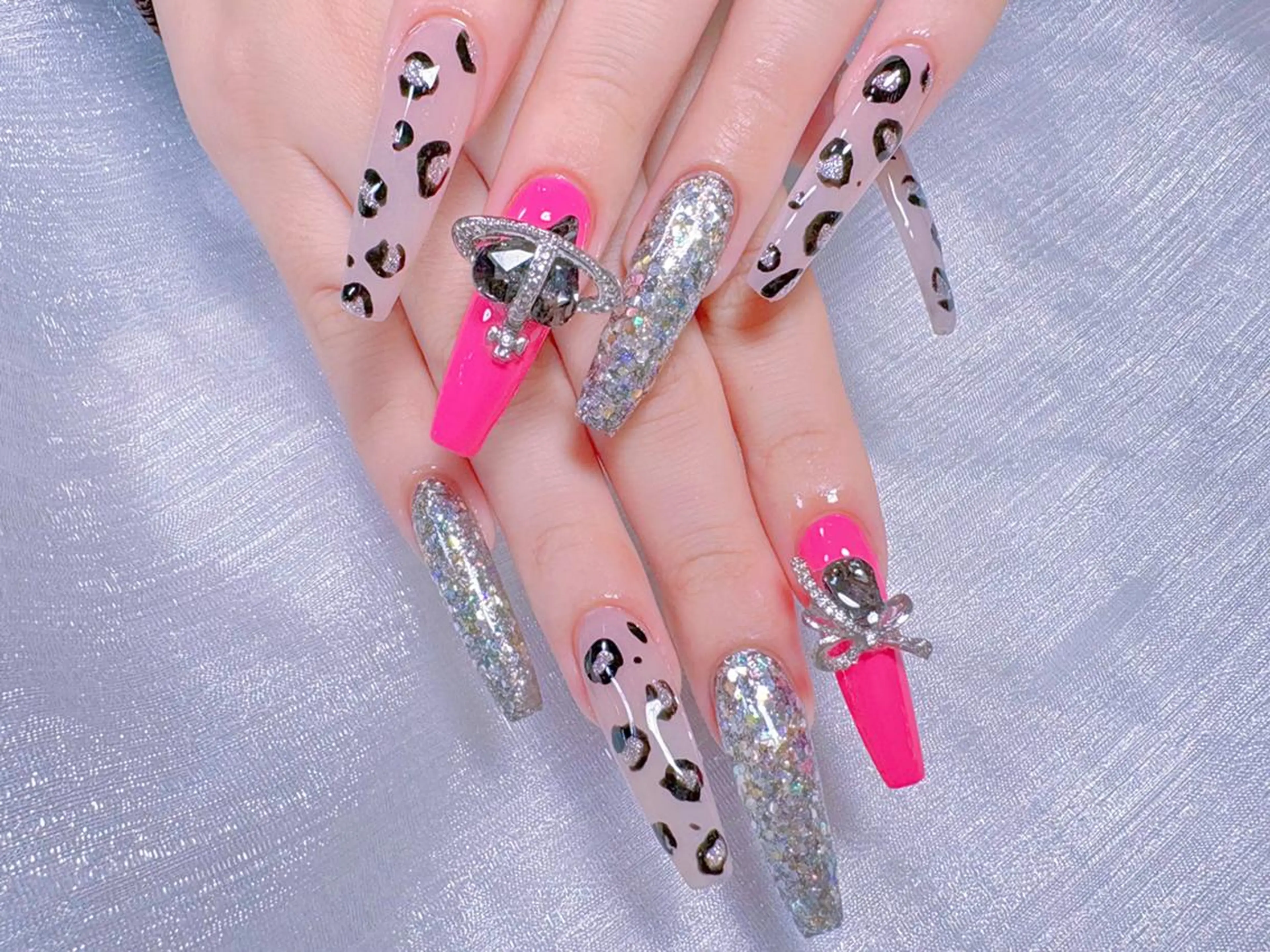 ネイル ハンドネイル 🎀鈴音🎀 ワンホンネイルのネイルデザイン