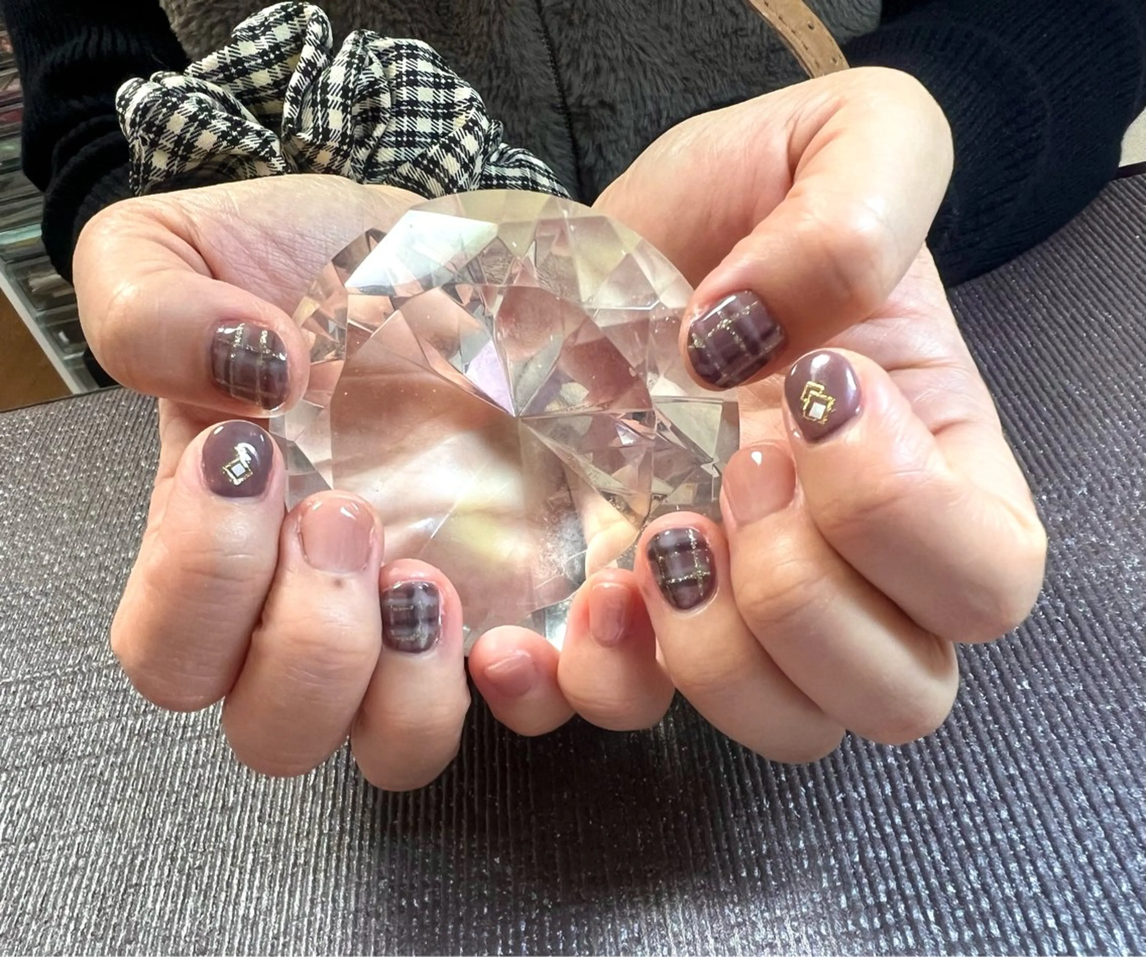 ネイル ブラウン 持ち込み やつや ももかのネイルデザイン