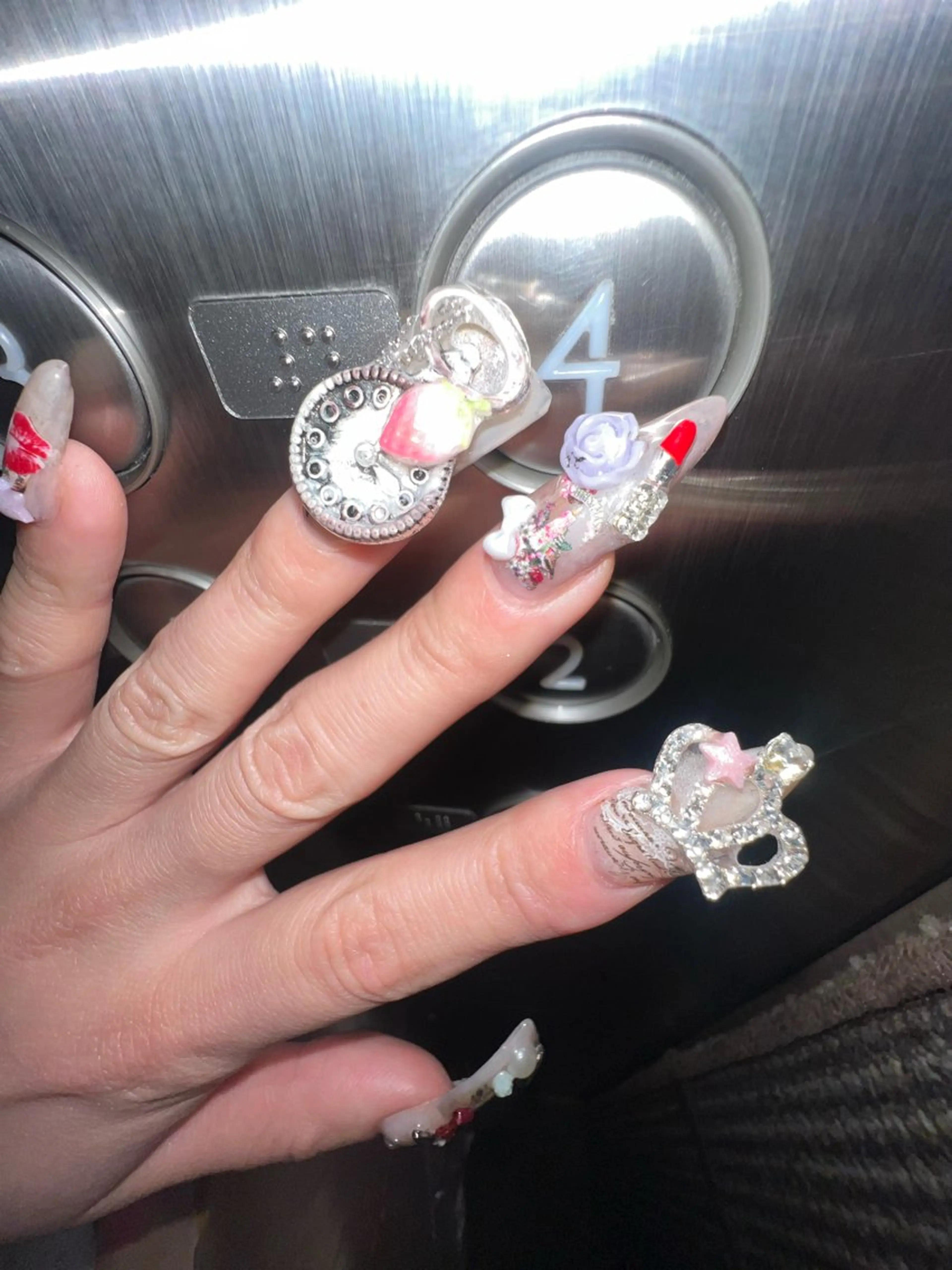 ネイル ハンドネイル フットネイル Hata nail 🎀個性派ニュアンスのネイルデザイン