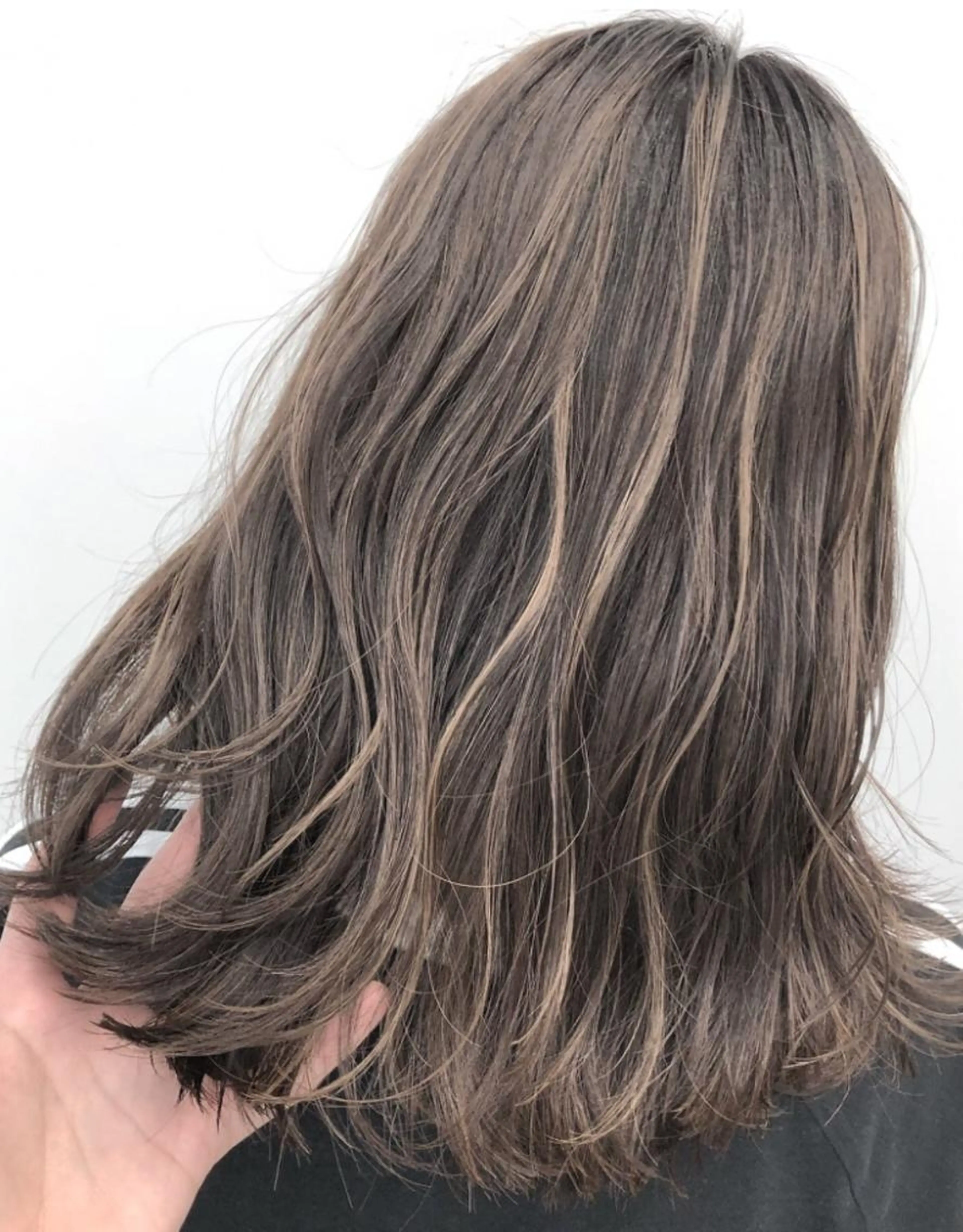 〔外国人風⭐️コース〕 カット💇‍♀️＆ハイライトベースカラー🌈＆コテ巻き🌟の写真