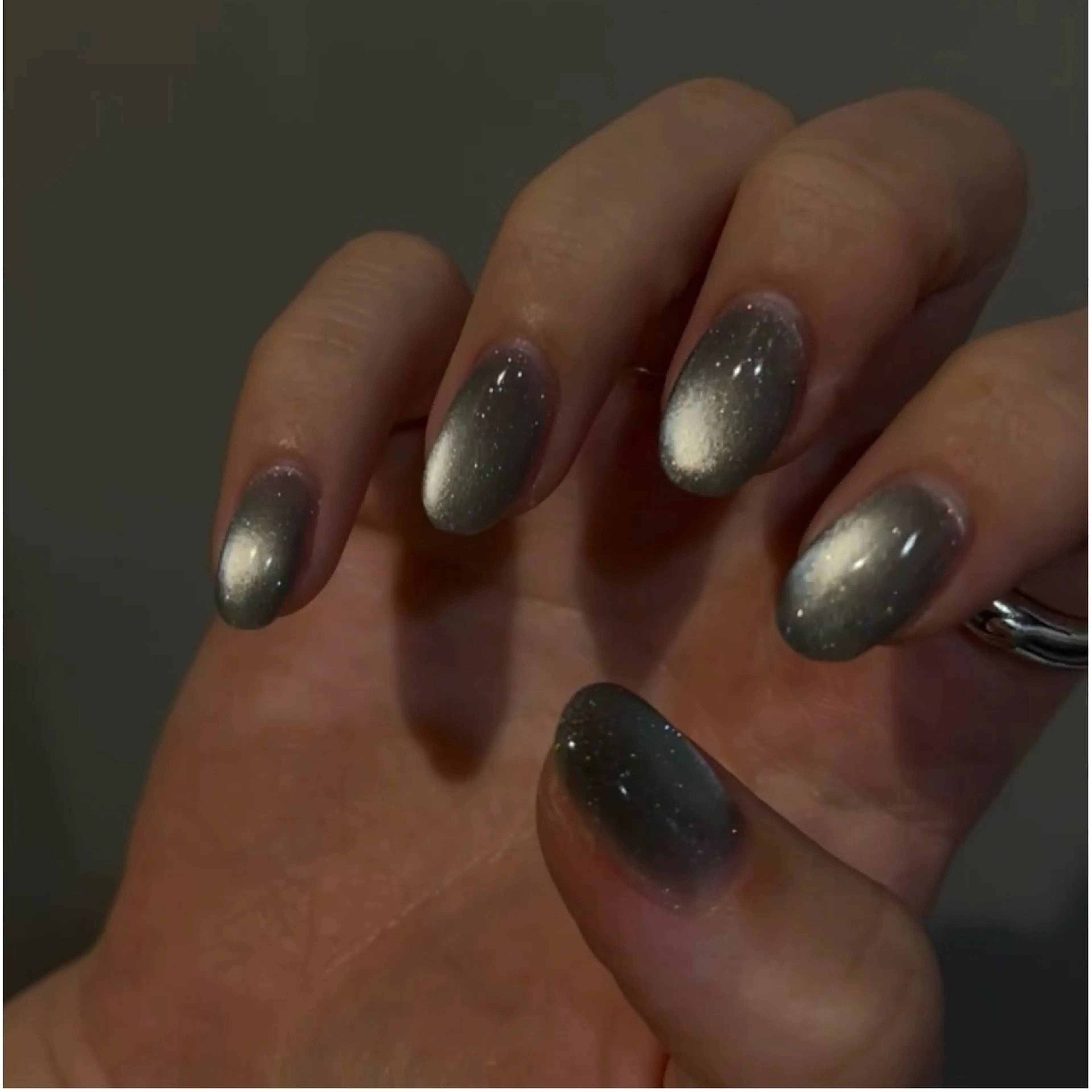 ネイル マグネットネイル マグネットワンカラー ワンカラーネイル ハンドネイル née高橋 梨菜のネイルデザイン