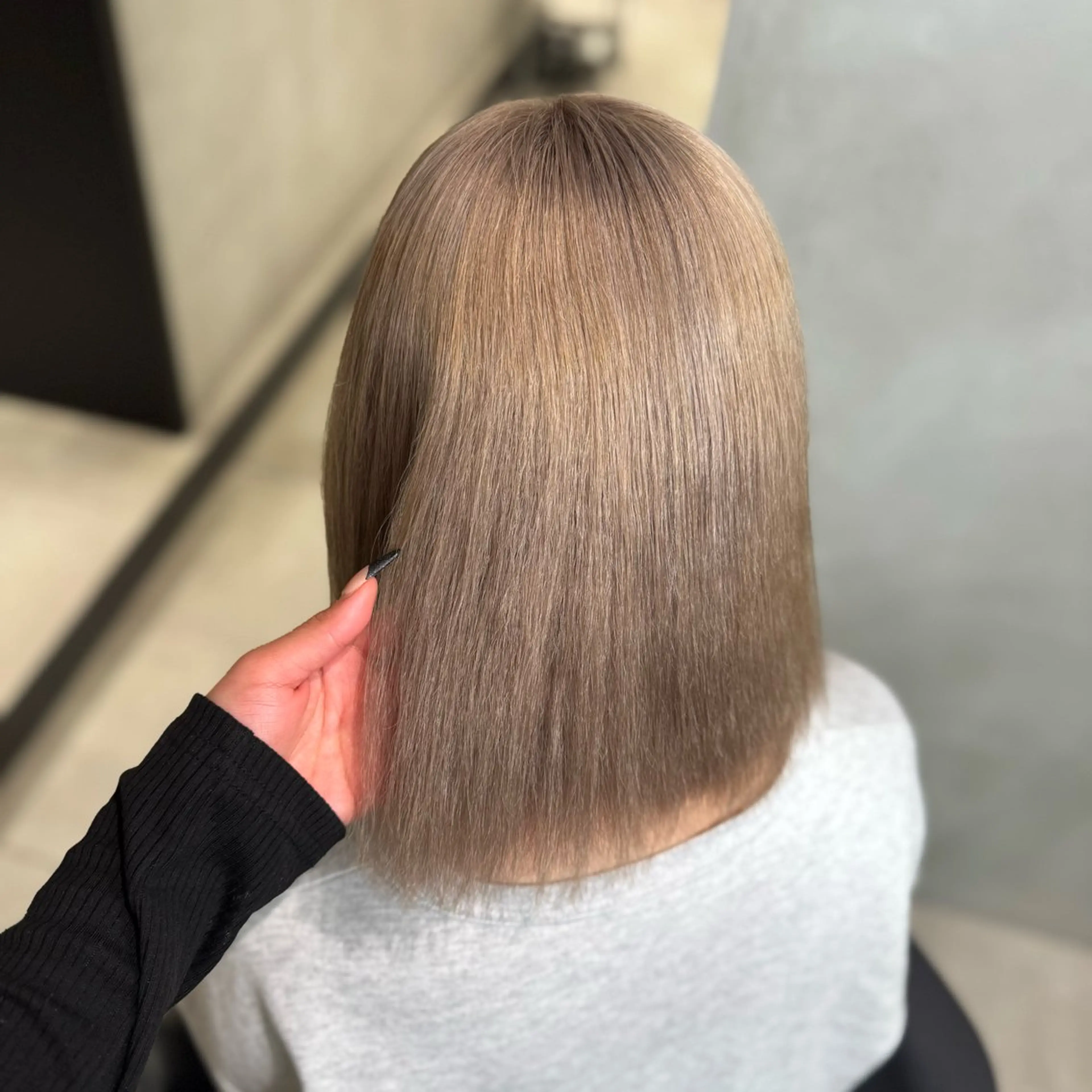 ミディアム カラー ベージュカラー ブリーチ ハイトーンカラー ハイトーンベージュ ヘアカラー 大阪 梅田/ ハイトーン/エクステのヘアスタイル