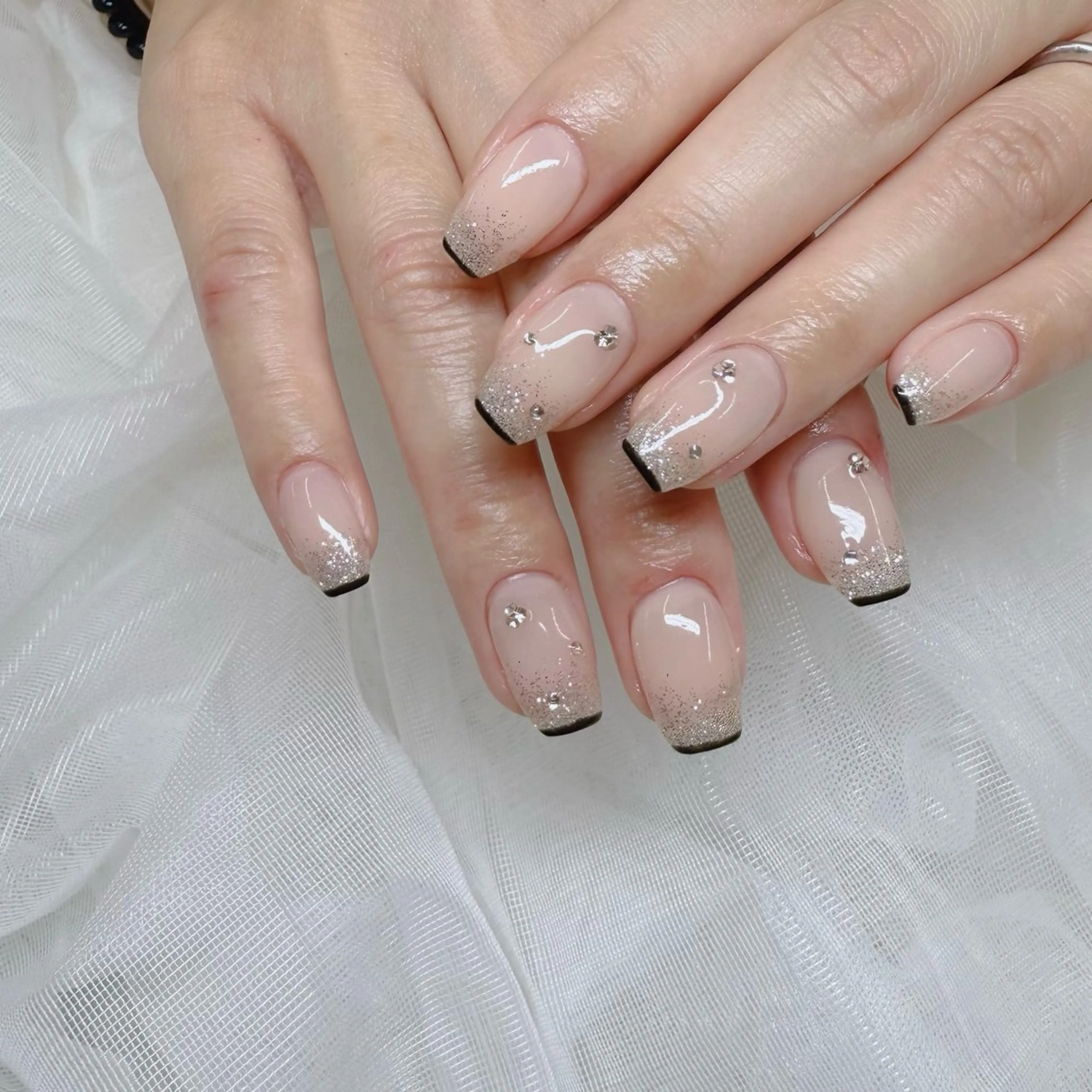 ネイル フレンチネイル ラメ(グリッター) ラメグラデーション ハンドネイル Amie NAILのネイルデザイン