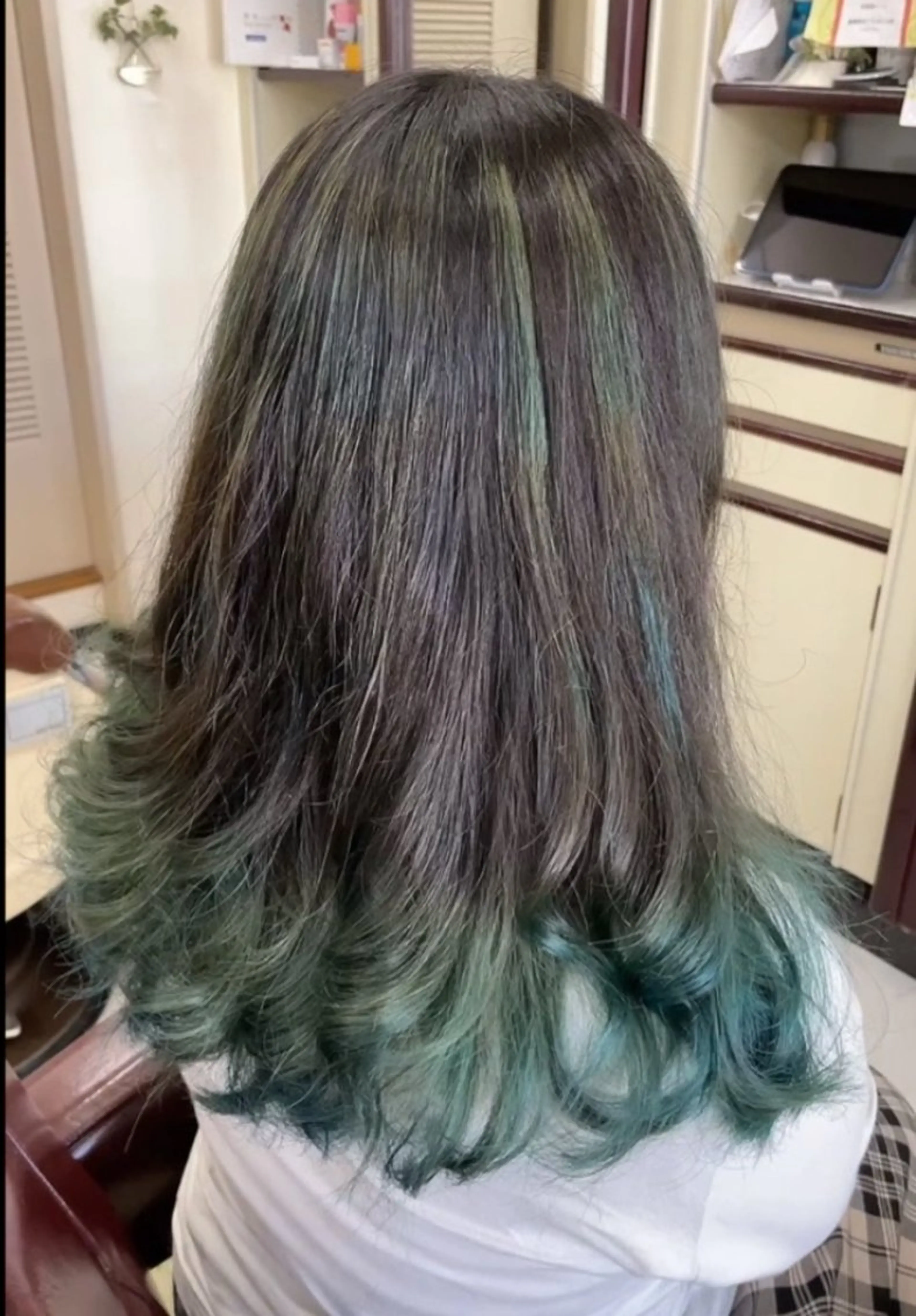 カラー 竹内 秀美のヘアスタイル