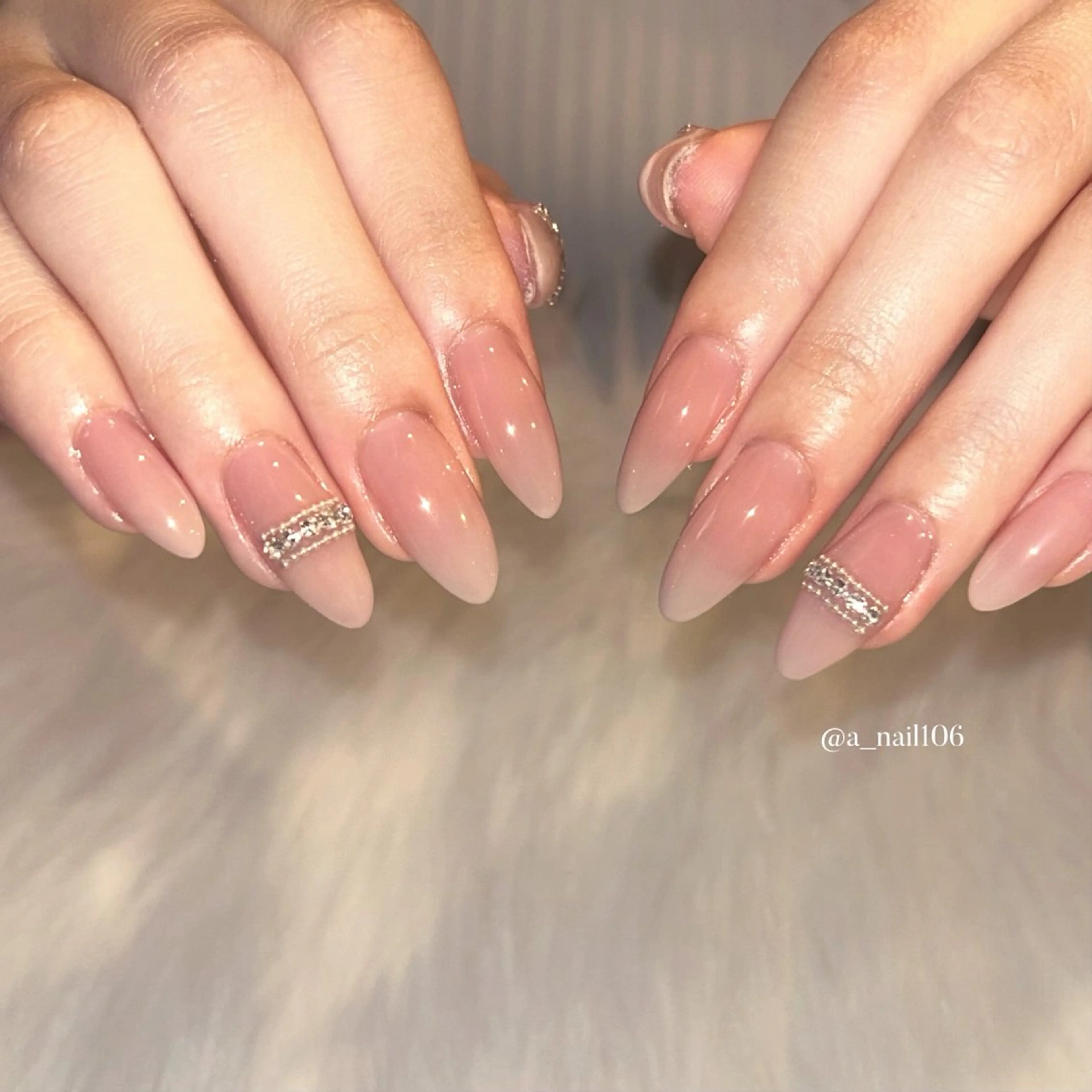 【 持込OK🎀 】 Hand2本アート¥7,800→6,800🫧大人モテネイルの写真