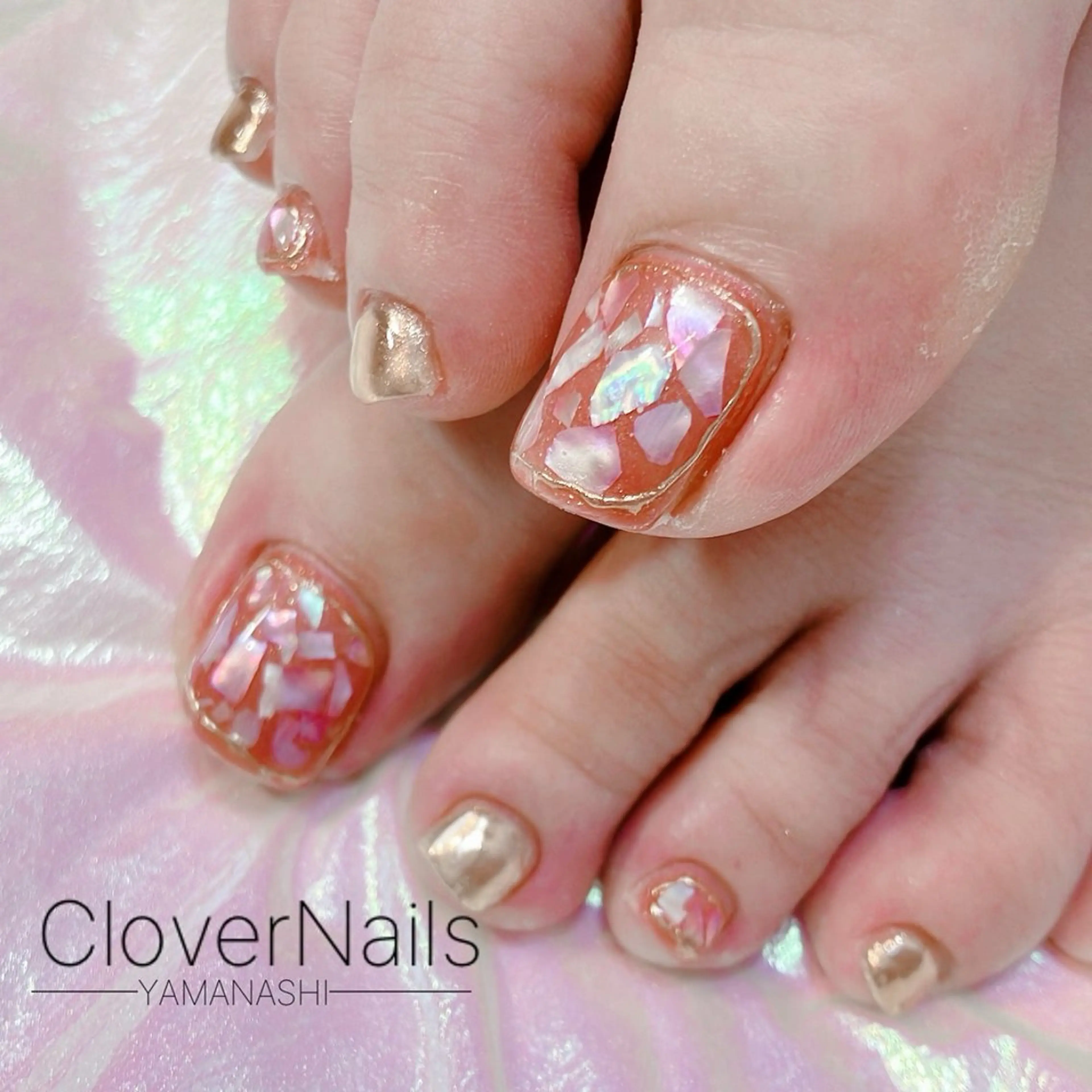 ネイル フットネイル キラキラネイル ピンク 夏ネイル フットネイル 自宅ネイルサロン クロバーネイルのネイルデザイン