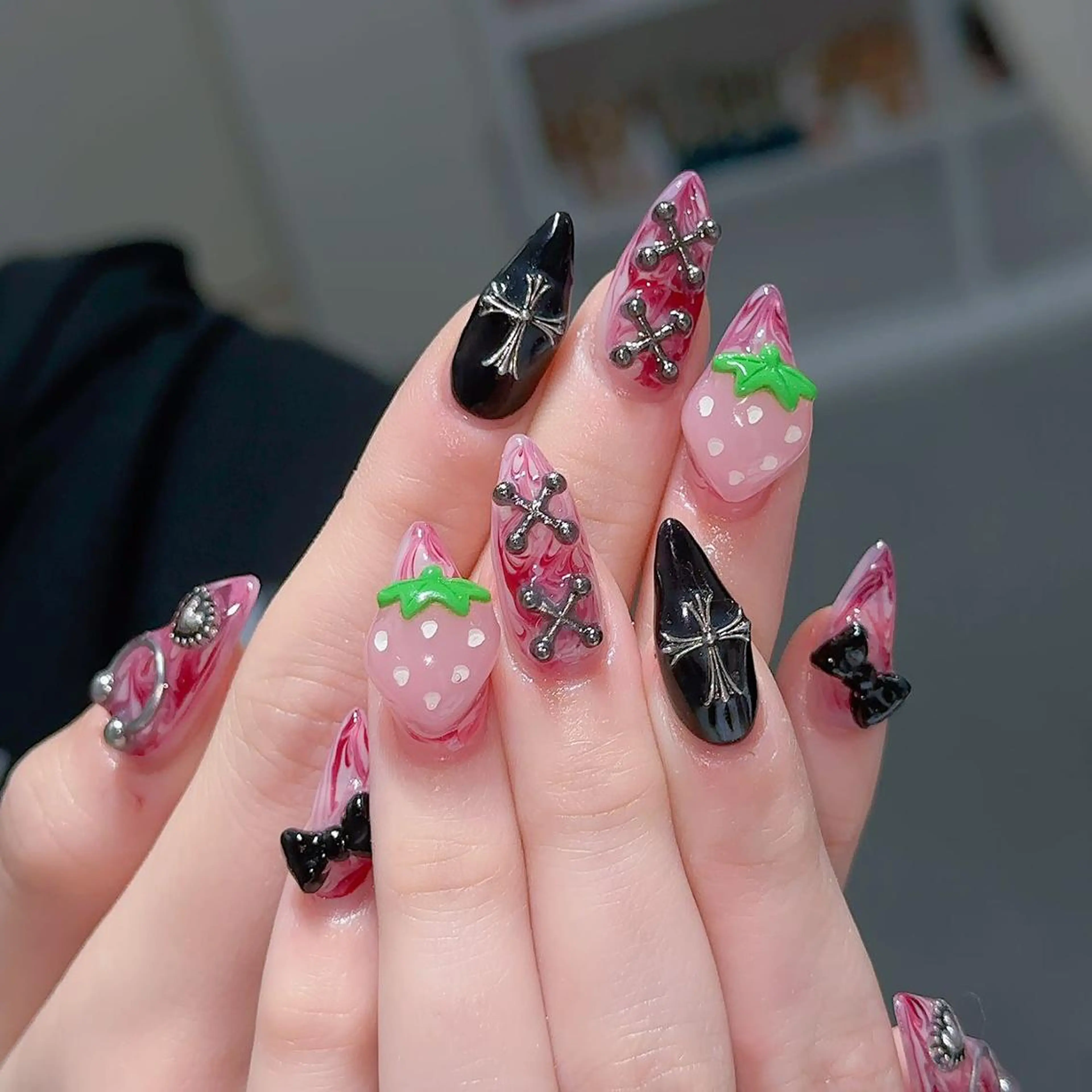 ネイル ハンドネイル Queens PUPUのネイルデザイン