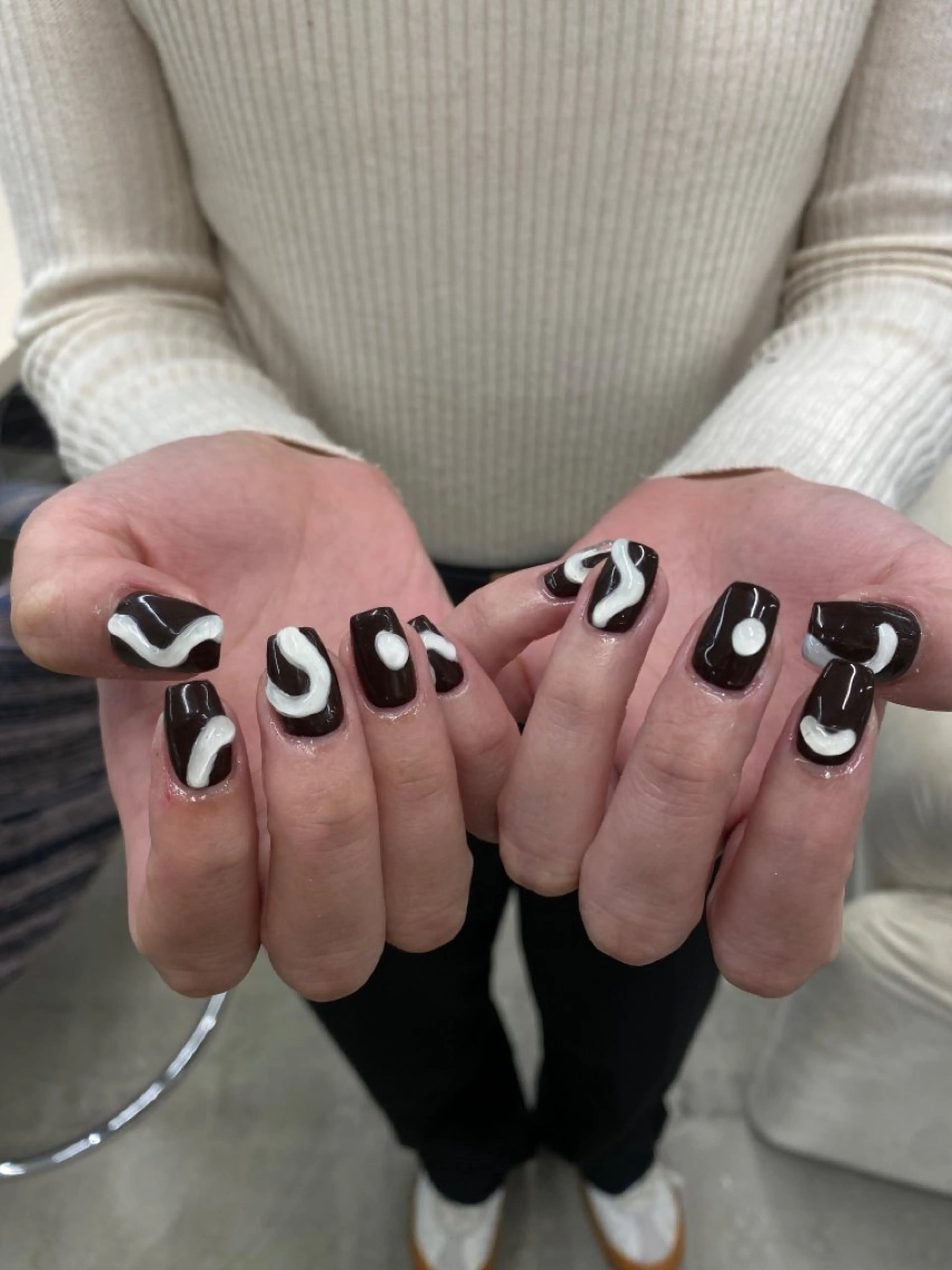 ネイル ブラウン ぷっくりネイル chika ／ nailのネイルデザイン