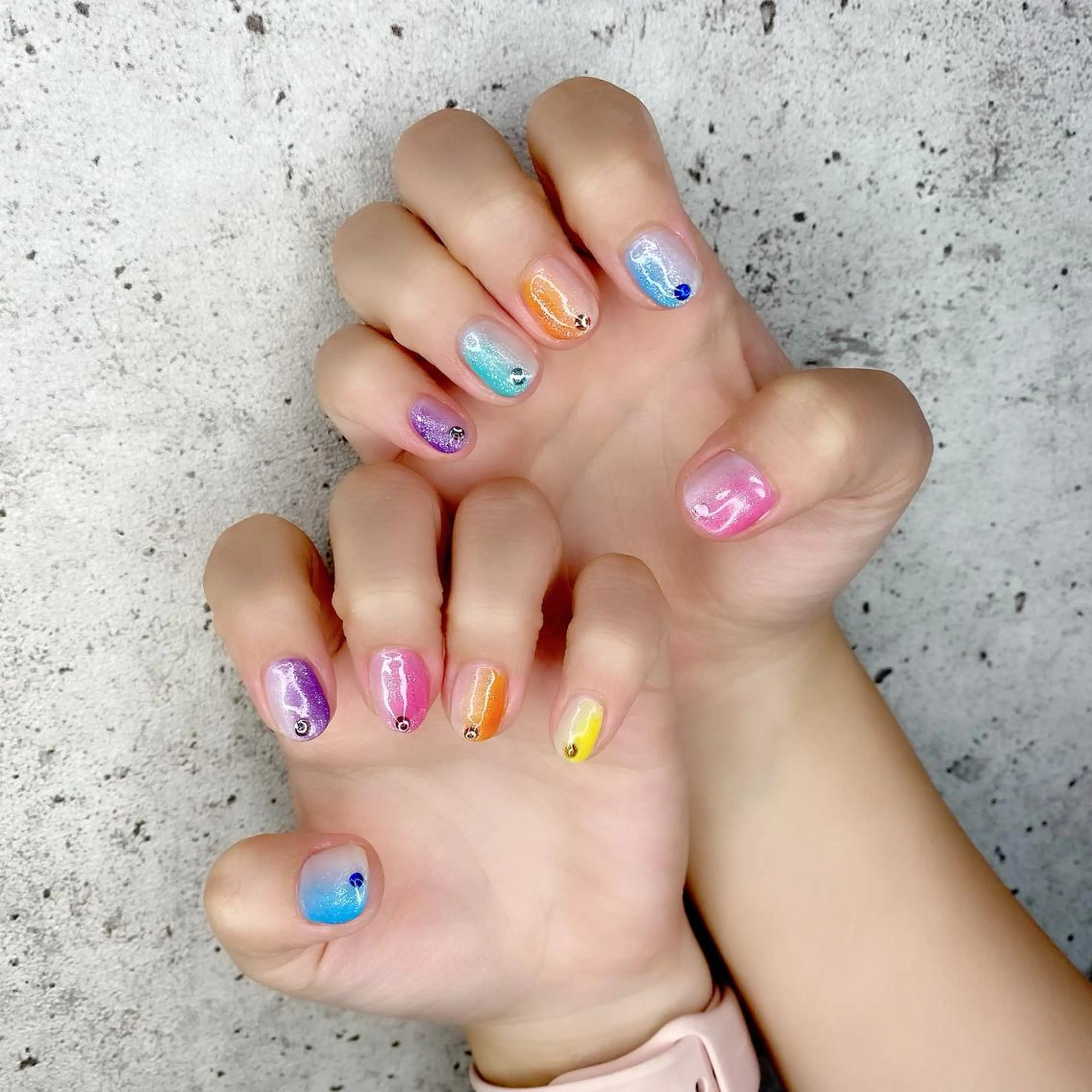 ミディアム カラー パーマ ヘアアレンジ メンズ キッズ ネイル マツエク・マツパ グラデーションカラー グラデーション 夏ネイル ハンドネイル Salon Ｋのネイルデザイン