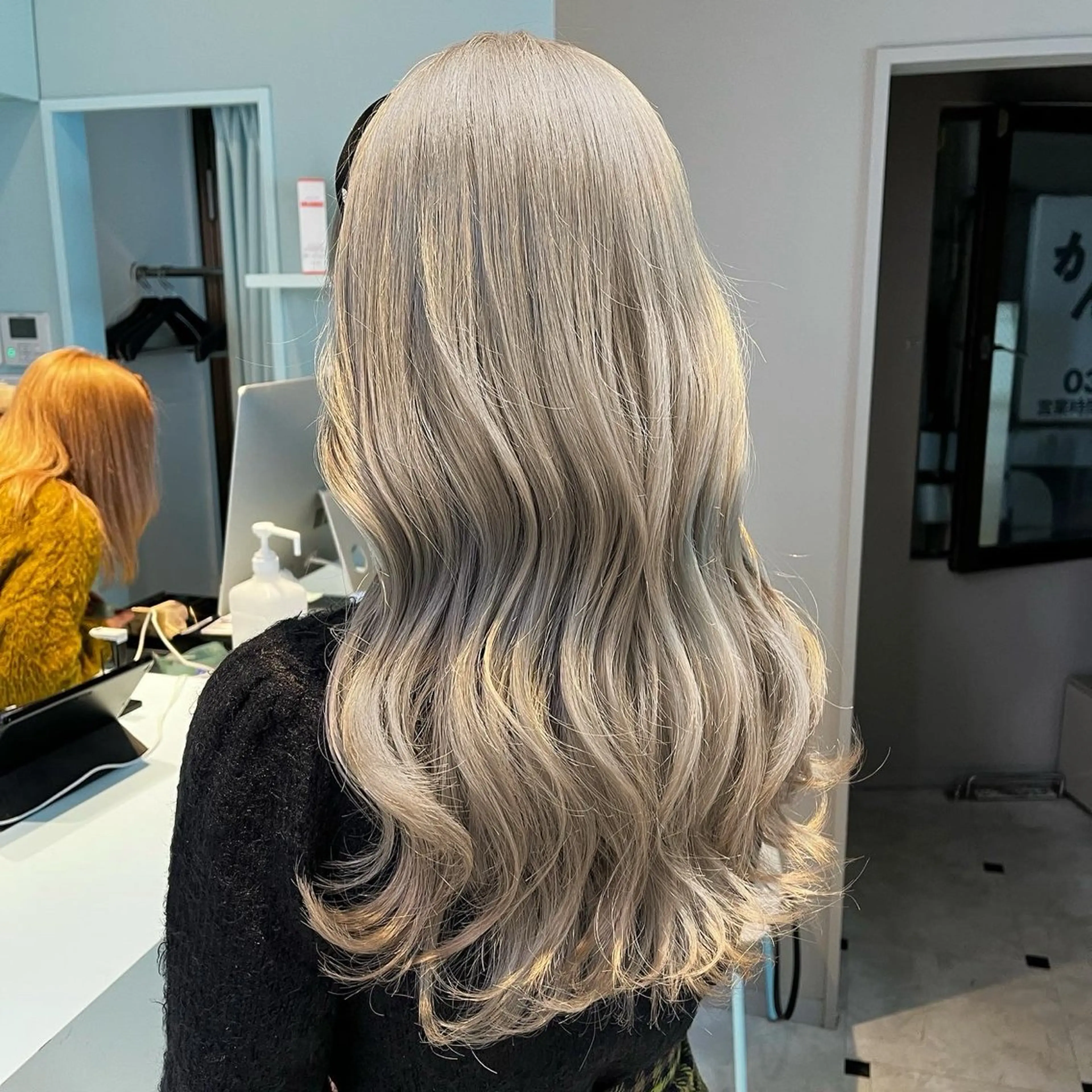 ロング カラー ヘアカラー ブリーチカラー 🩵MIZUKIのヘアスタイル