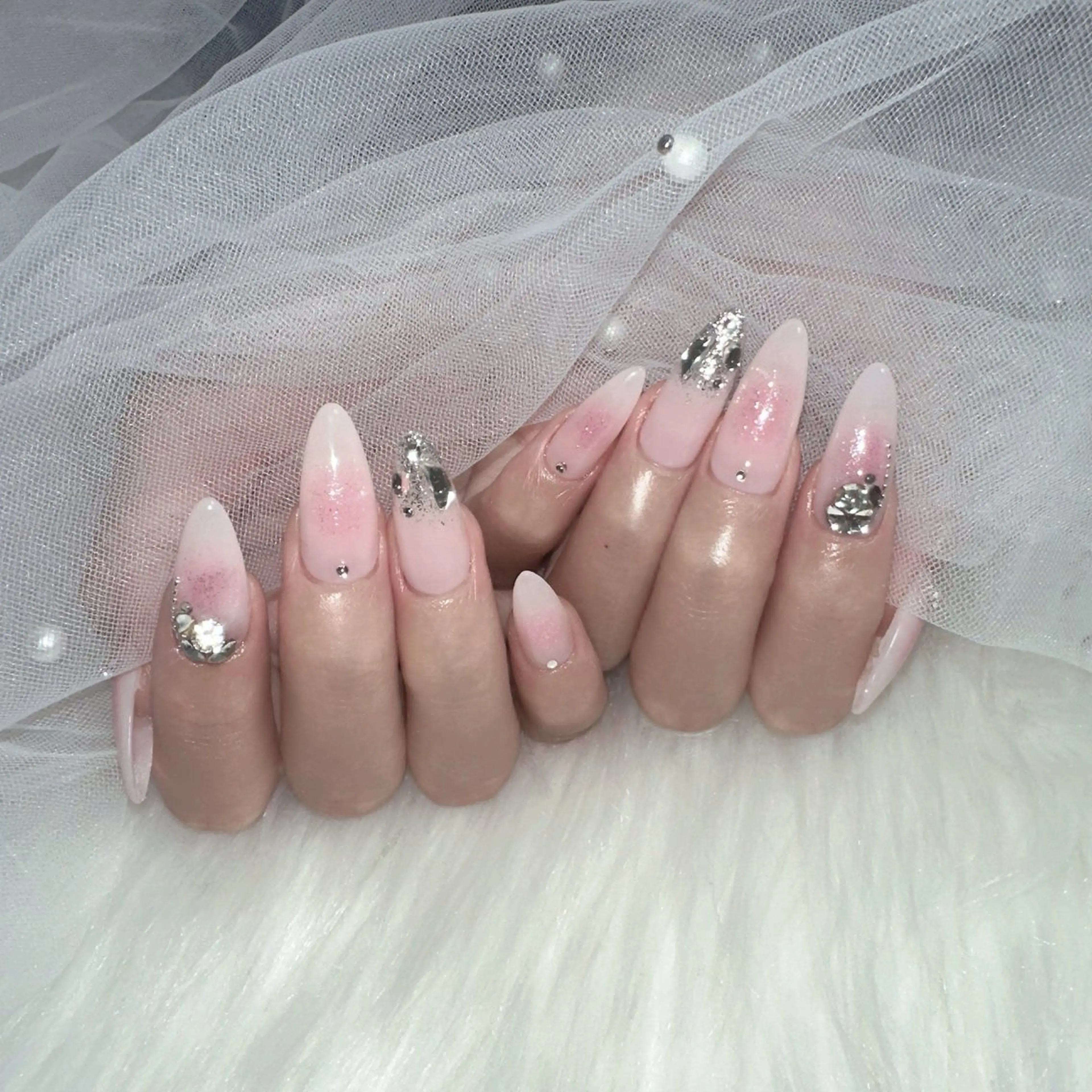 ネイル アートネイル ジェルネイル グラデーション キラキラネイル ラメ(グリッター) ハンドネイル Viola. 優花のネイルデザイン