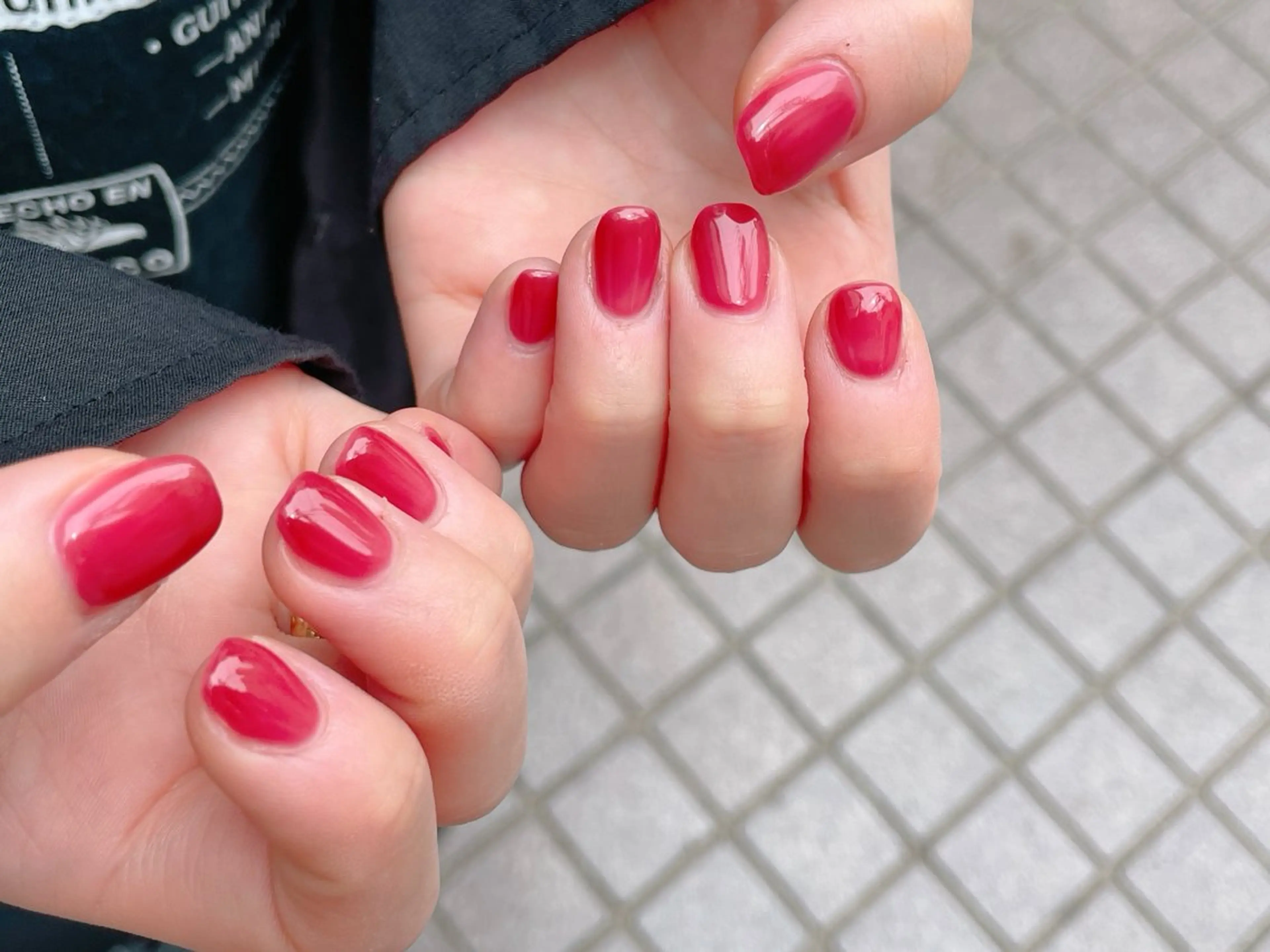 ネイル ジェルネイル ニュアンスネイル パラジェル 赤色 春ネイル nailroom  OHANA所属・nailroom OHANA🌴のネイルデザイン