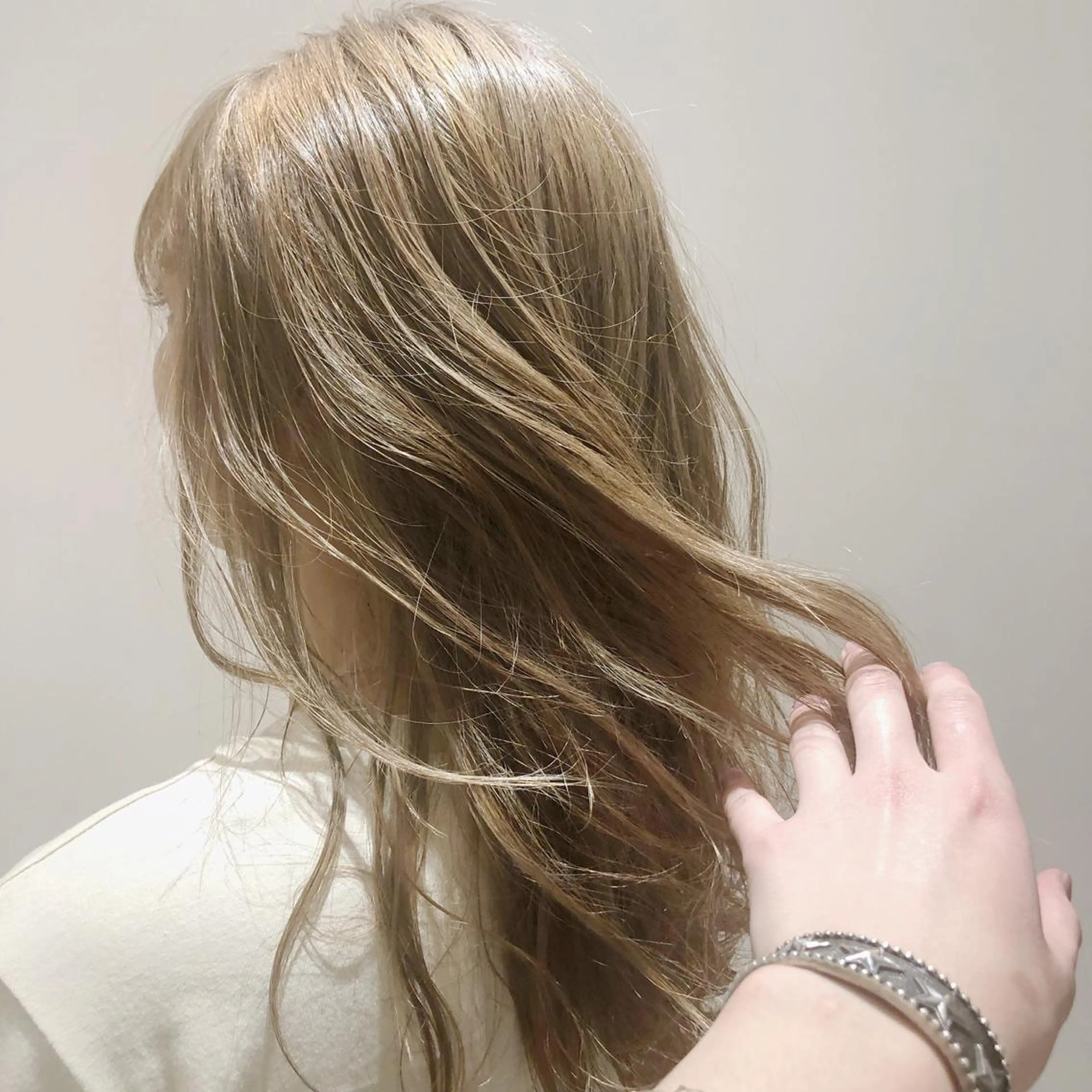 セミロング INTRO.by Fi-Ne所属・韓国ヘア 店長NEGIのヘアスタイル