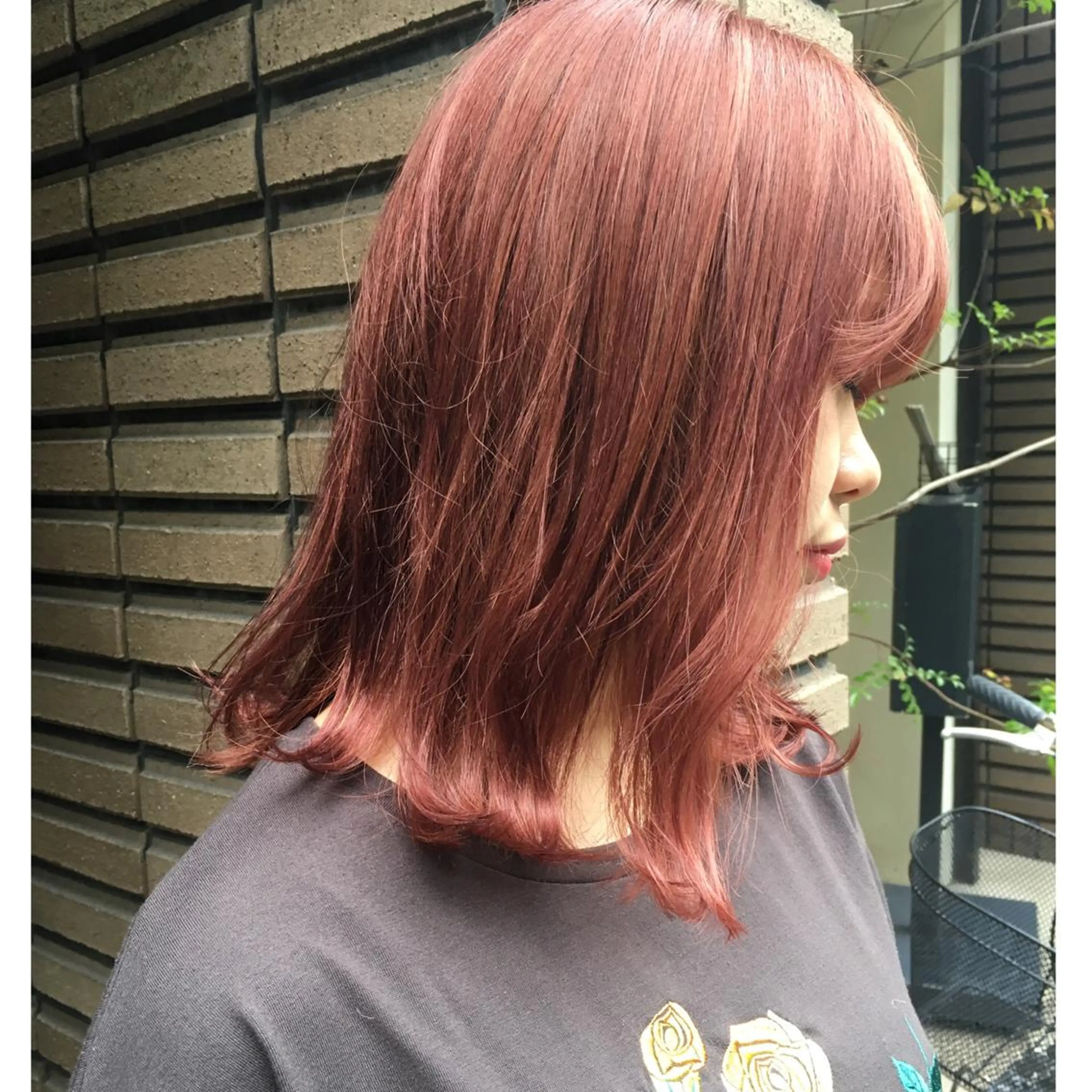 ミディアム 近藤 麻紀のヘアスタイル