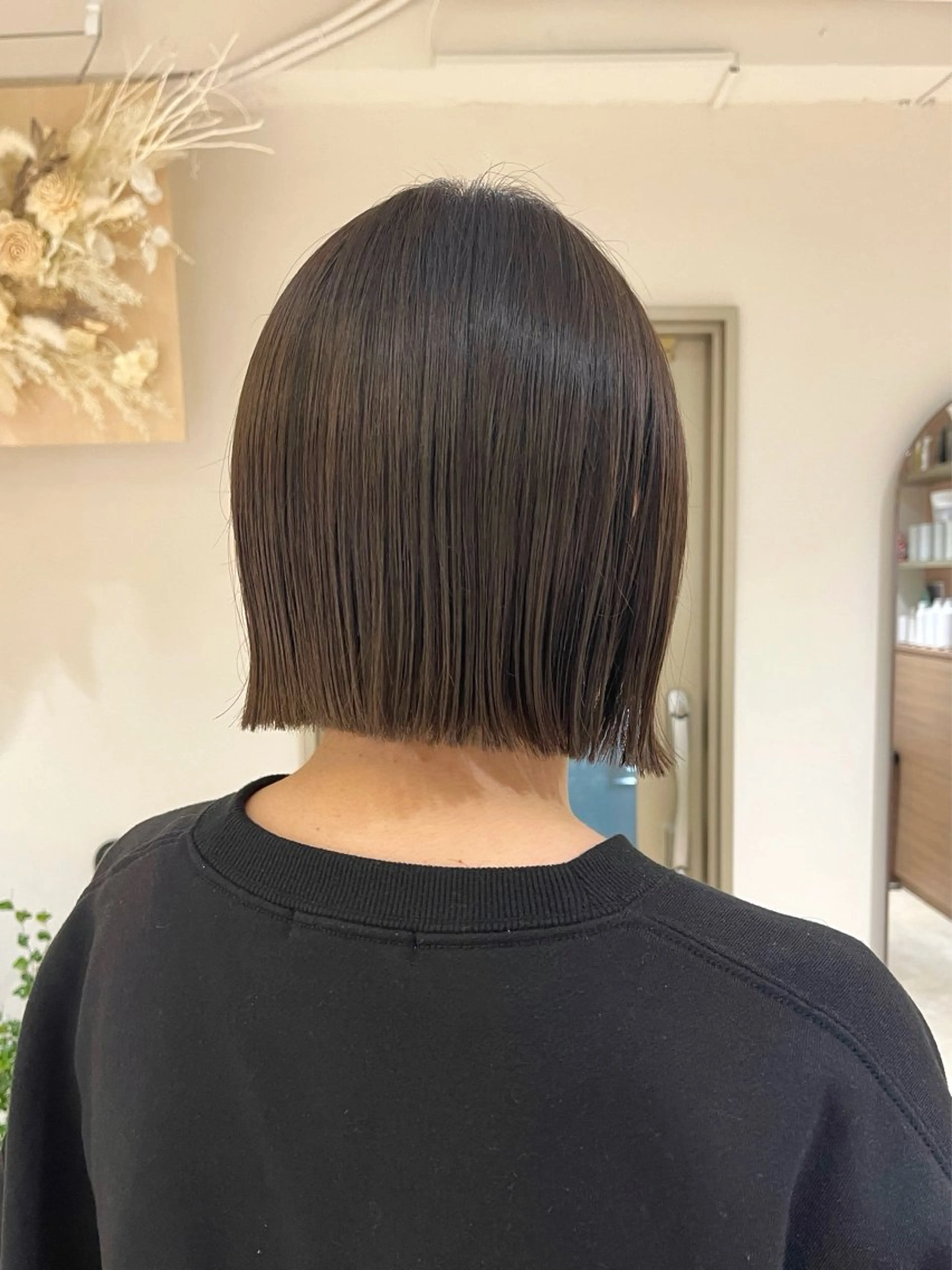 ショート ボブ 外ハネヘア カット KANO🌷 艶カラーのヘアスタイル