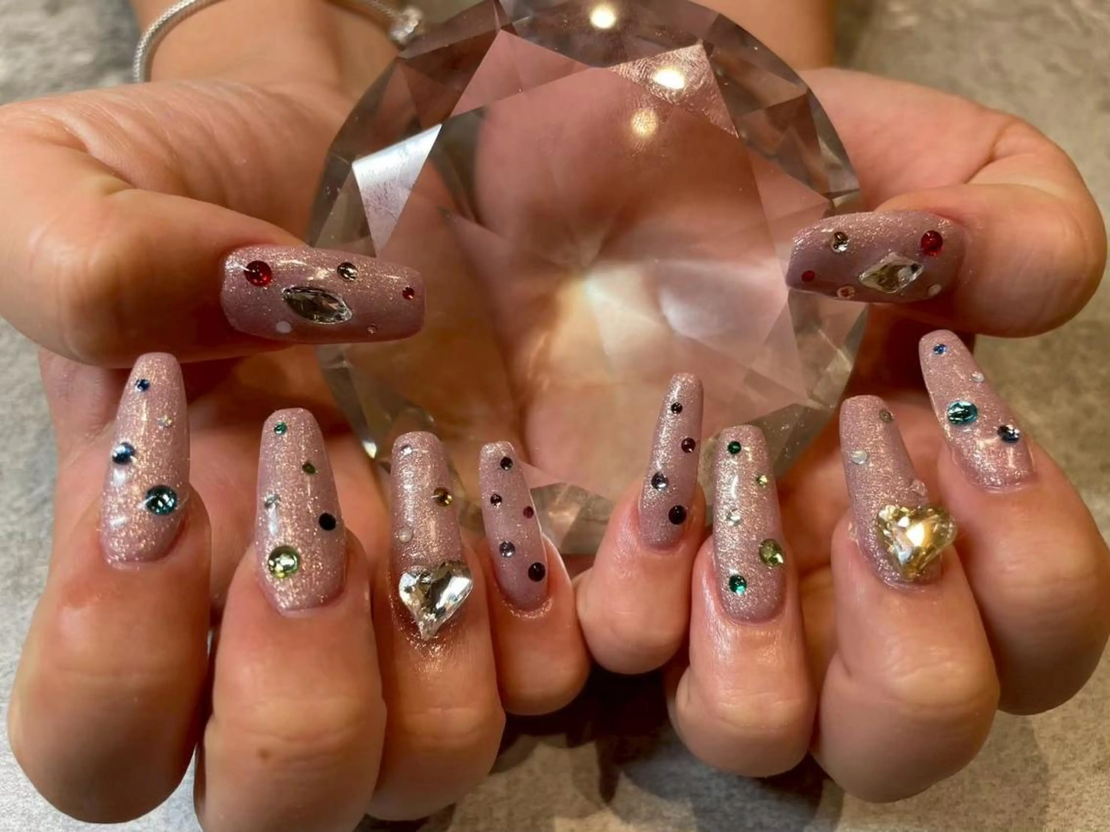 ネイル ボルドー チークネイル クリアネイル 成人式 フラッシュネイル Peche Bloom💅🏼のネイルデザイン