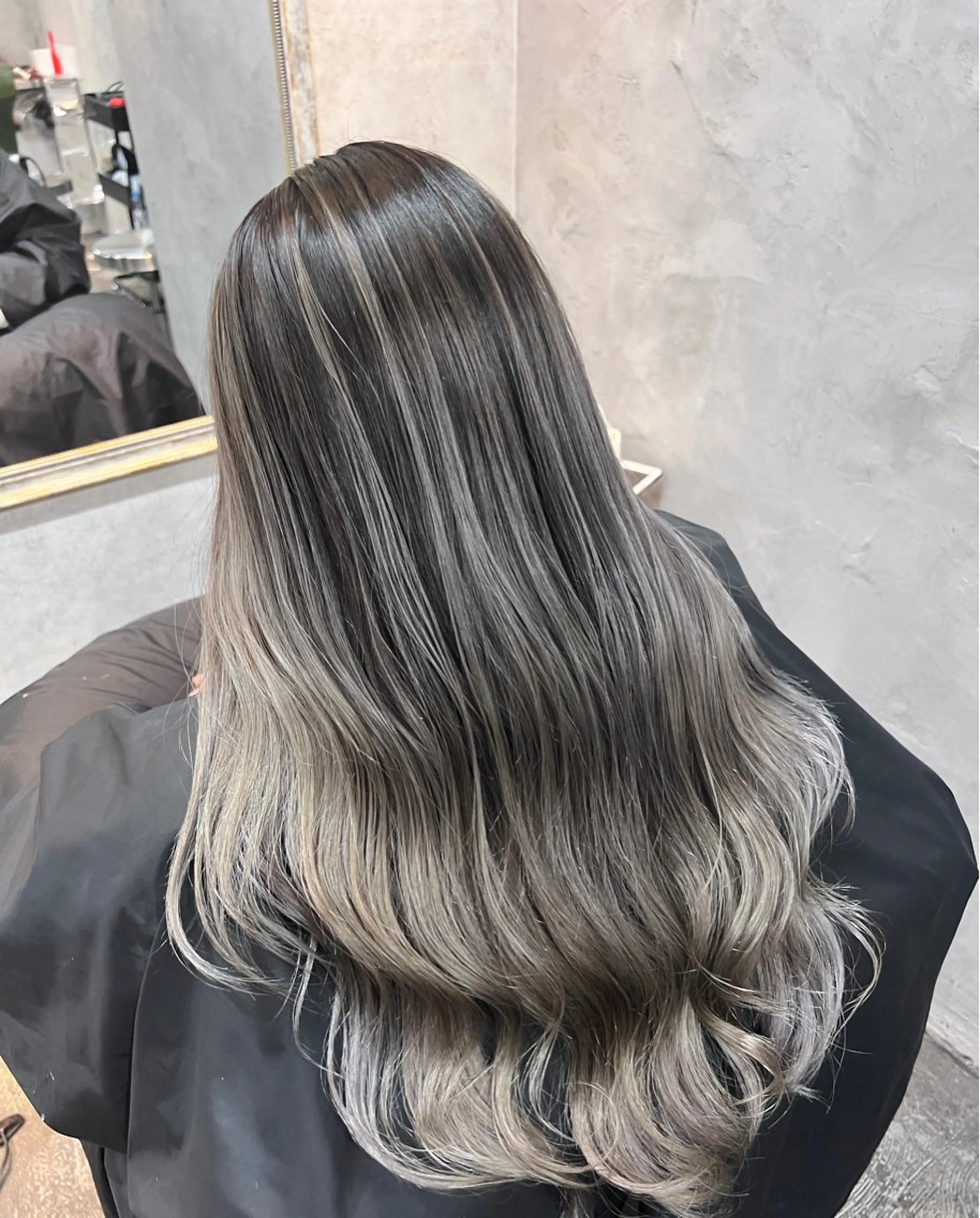 セミロング カラー apollo yokohama所属・バレイヤージュ横浜 ハイライトのヘアスタイル