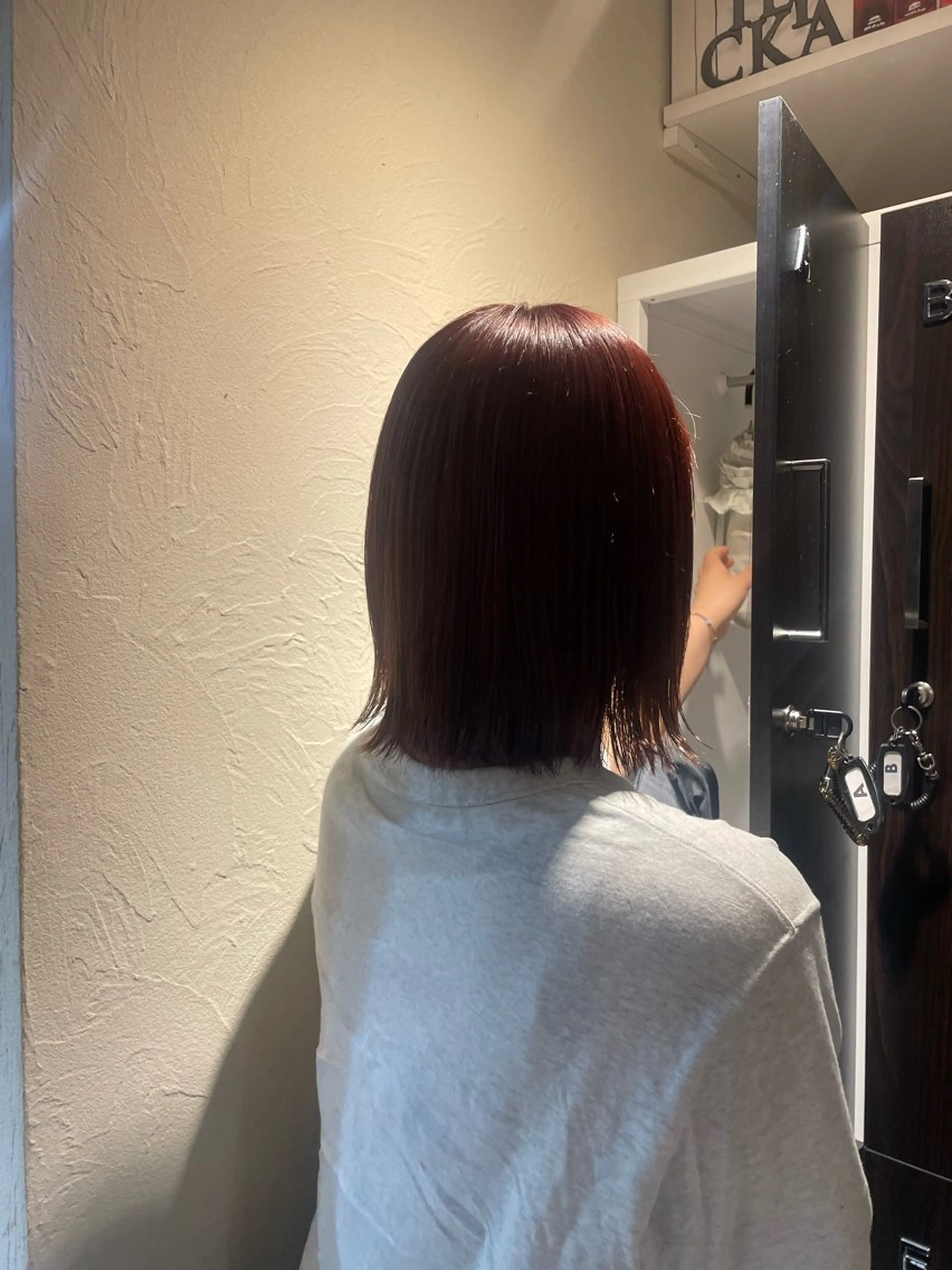 カラー ボルドーカラー ショート✂︎ ゆるパーマKANOのヘアスタイル