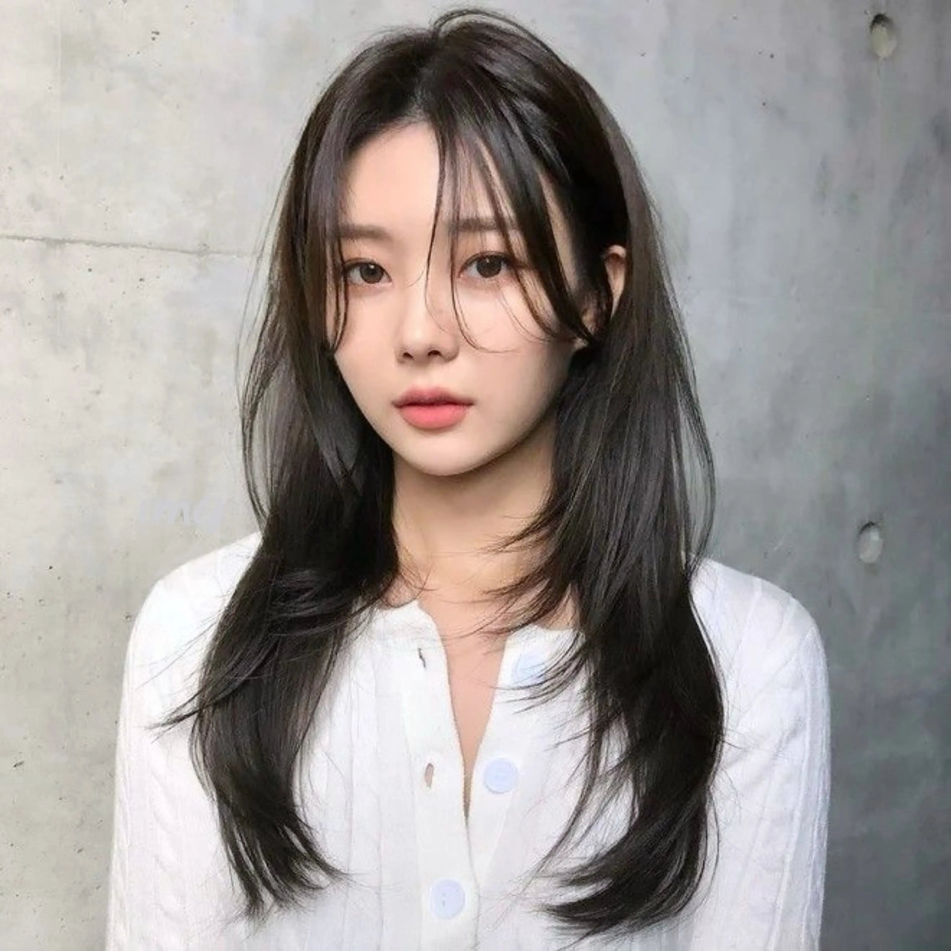 ロング カラー アッシュ アッシュグレー アッシュグレージュ グレージュ レイヤーカット カット ヘアカラー トリートメント 堤 翔平のヘアスタイル