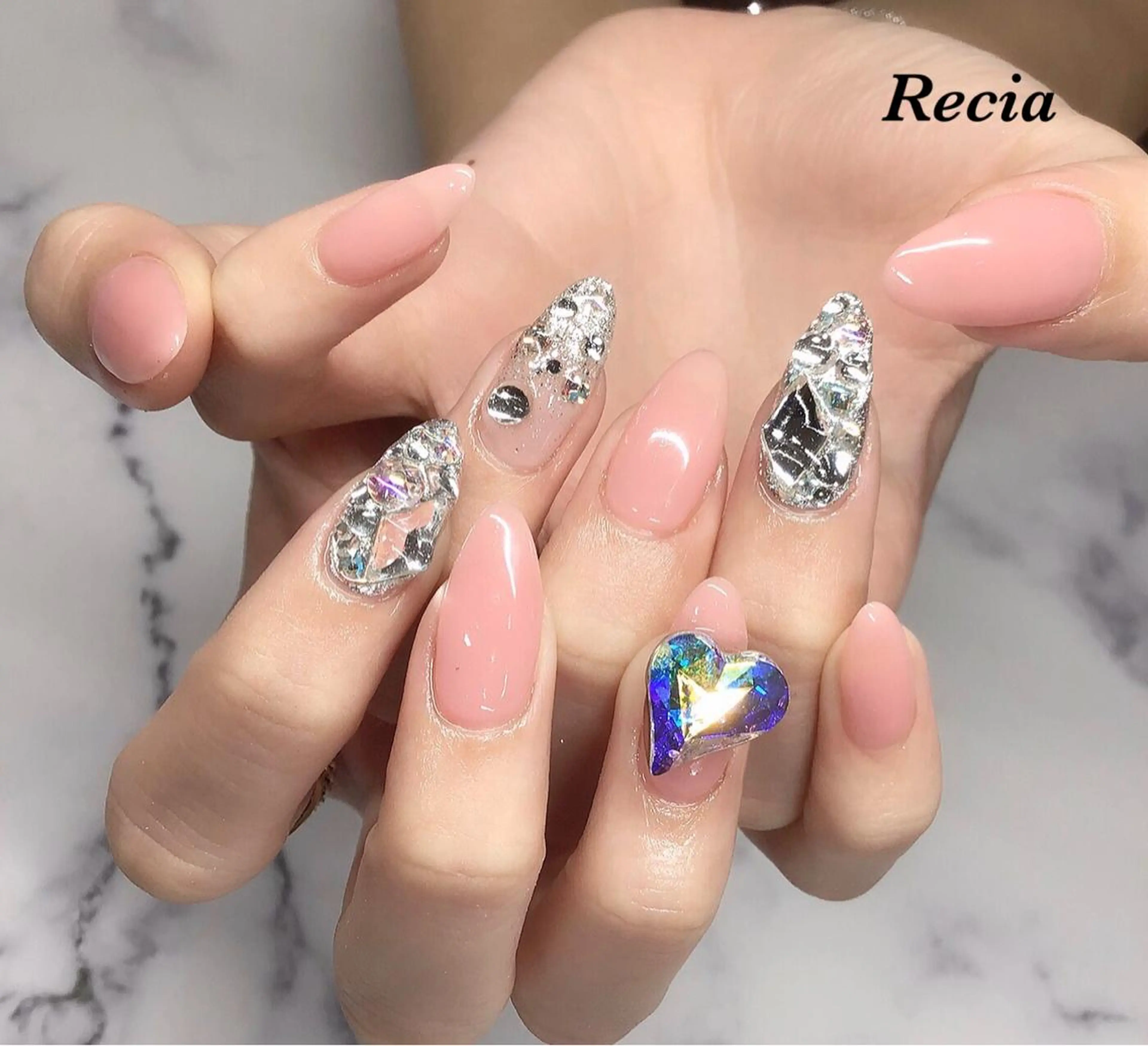 ロング カラー パーマ ヘアアレンジ キッズ ネイル マツエク・マツパ 福田 加奈のネイルデザイン