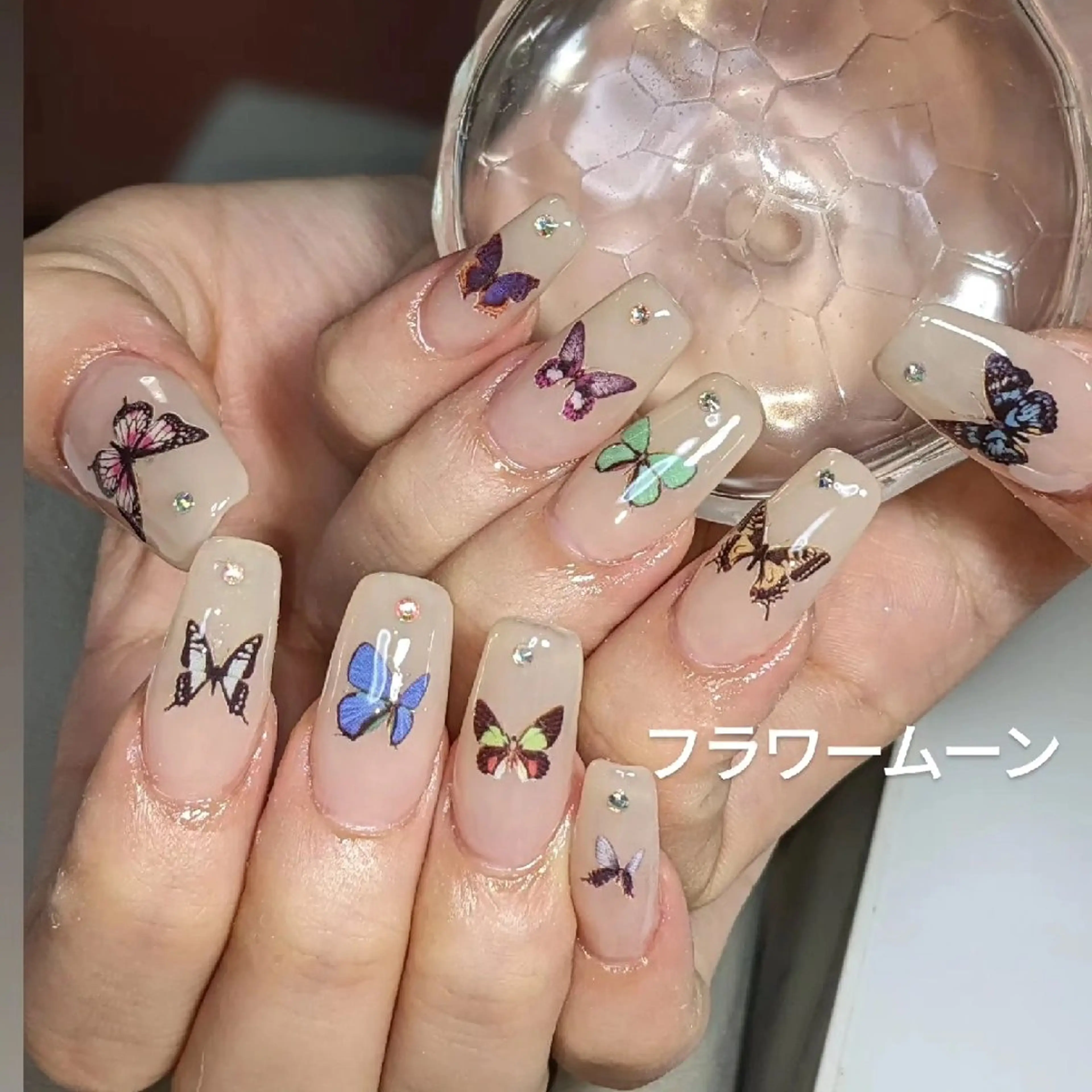 ネイル 持ち込み フラワー ムーンのネイルデザイン