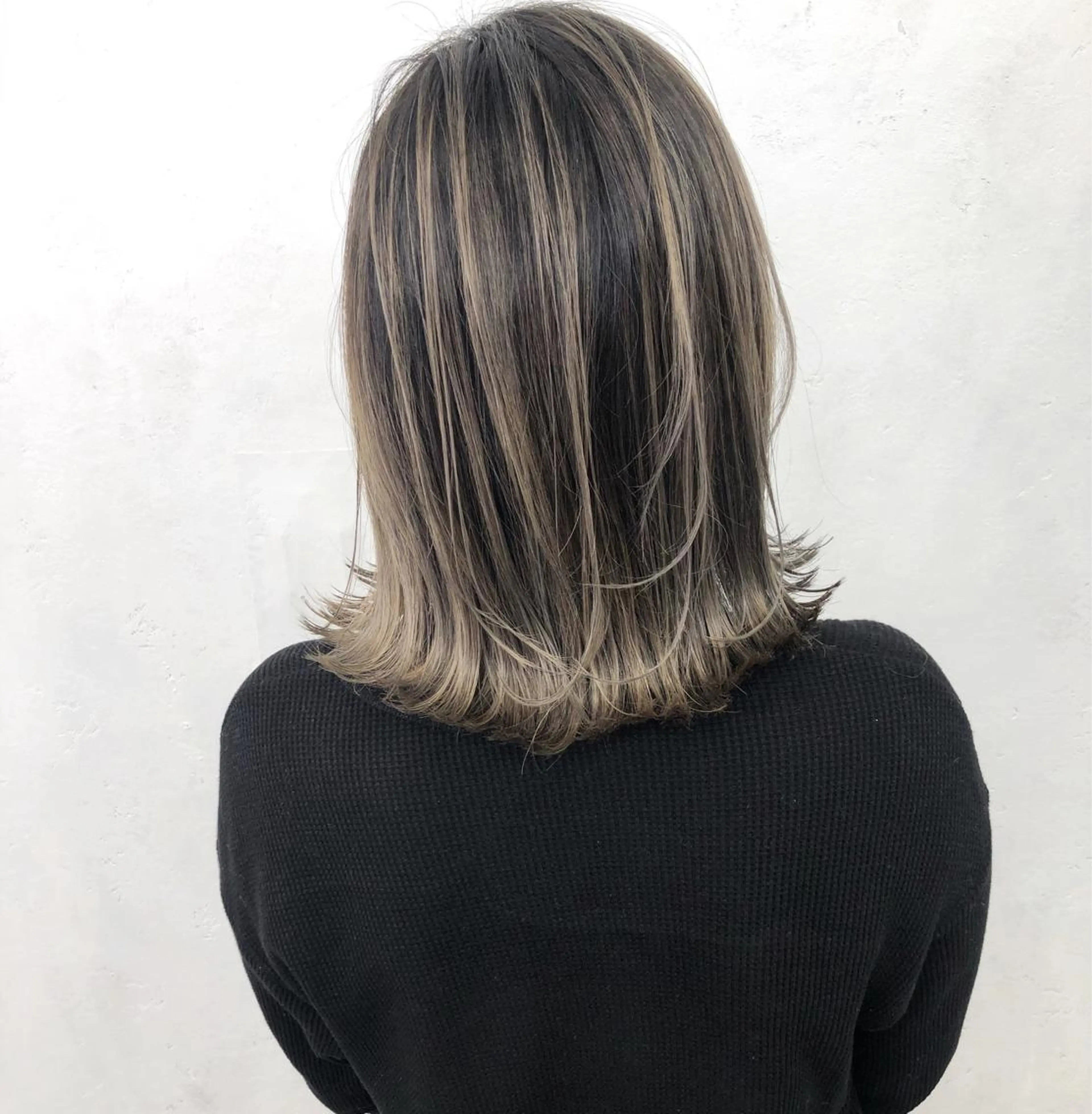 ミディアム カラー ブリーチカラーレイヤ ーカット🦋annaのヘアスタイル