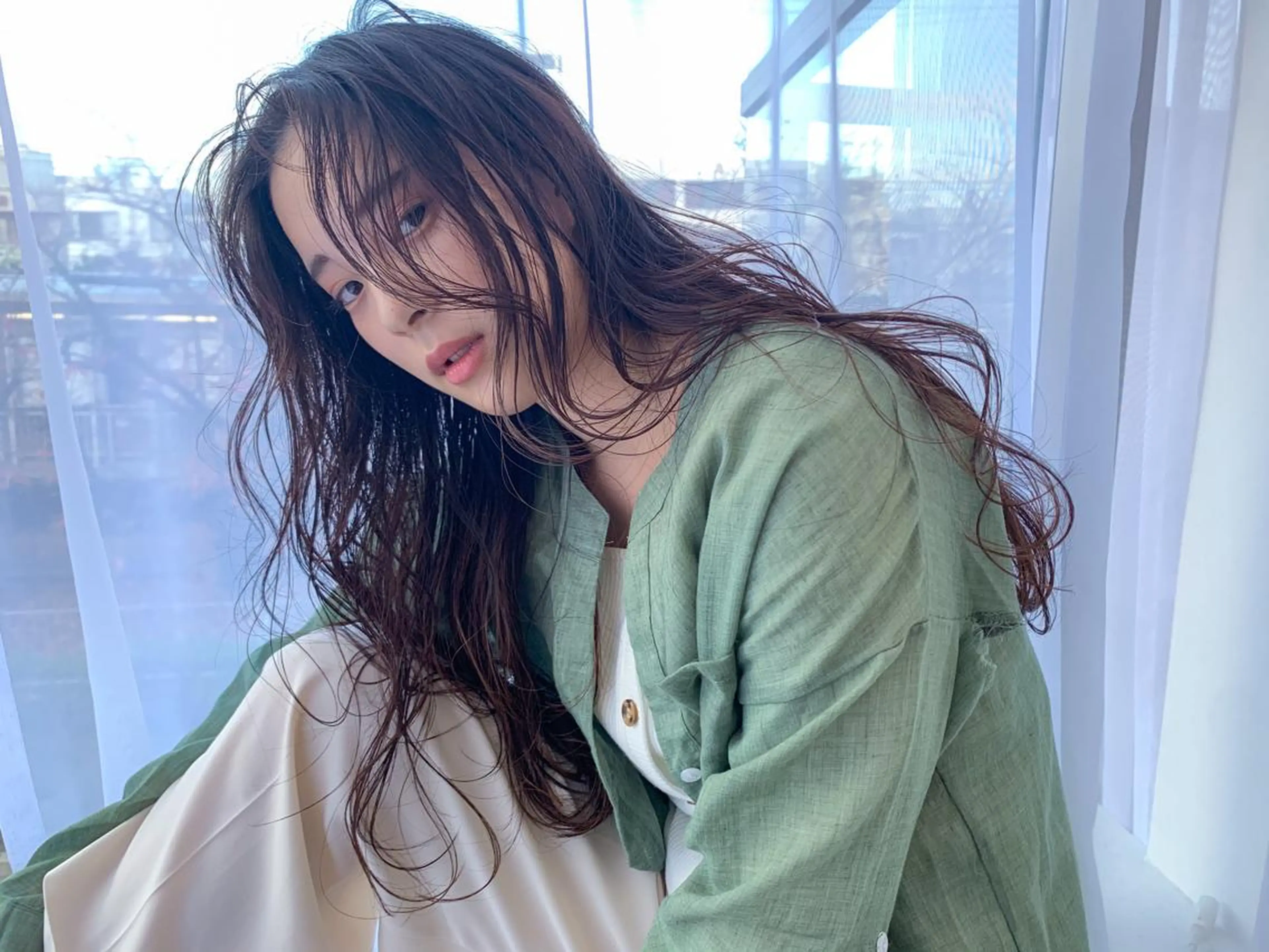 ロング カラー アッシュ ブリーチ ケアブリーチ 透明感カラー ダブルカラー モリシュンスケ /レイヤー/髪質改善のヘアスタイル