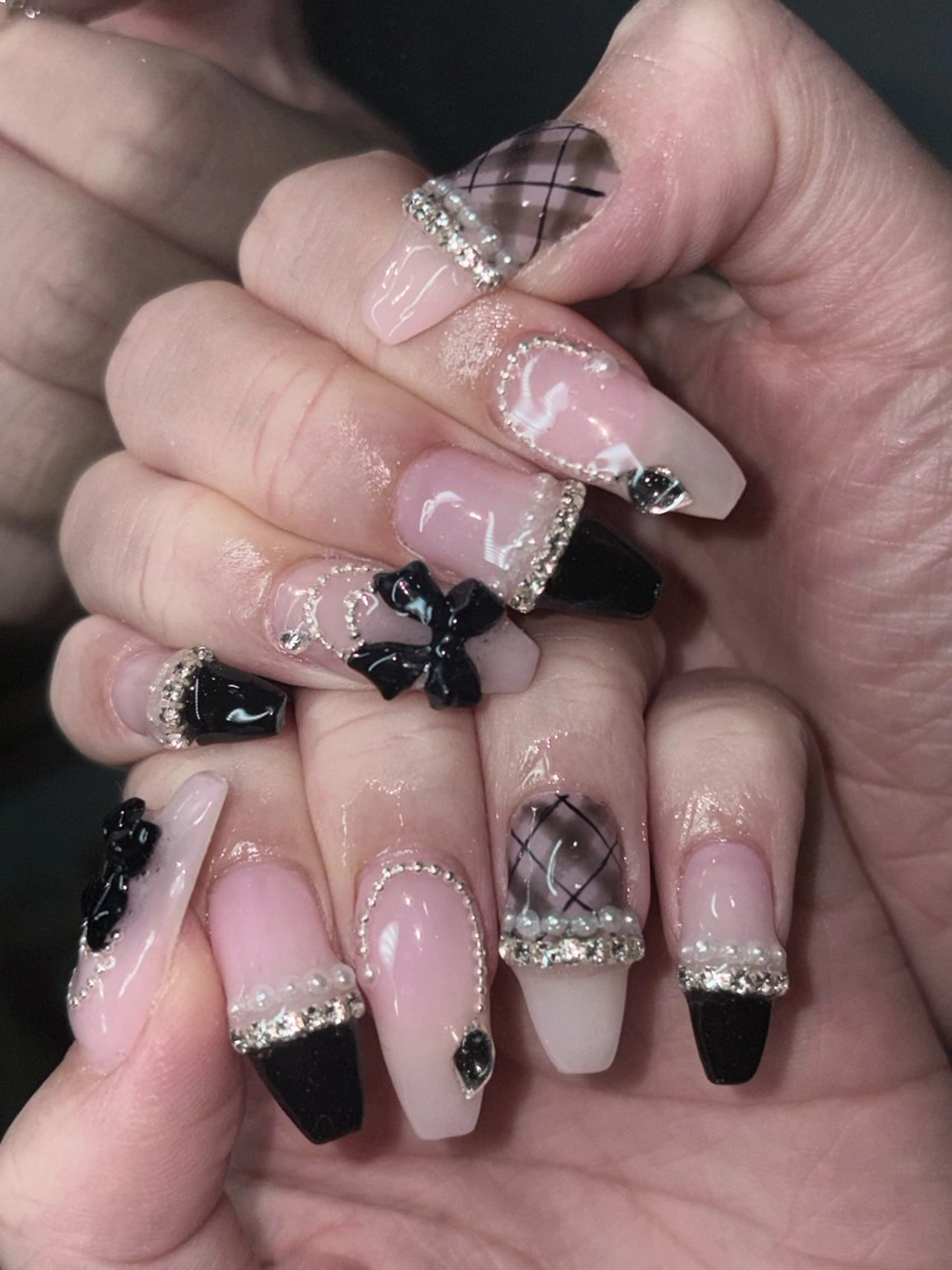 ネイル ハンドネイル NES NAIL所属・さゆり￤推しキャラ ￤ロングネイル🩷のネイルデザイン