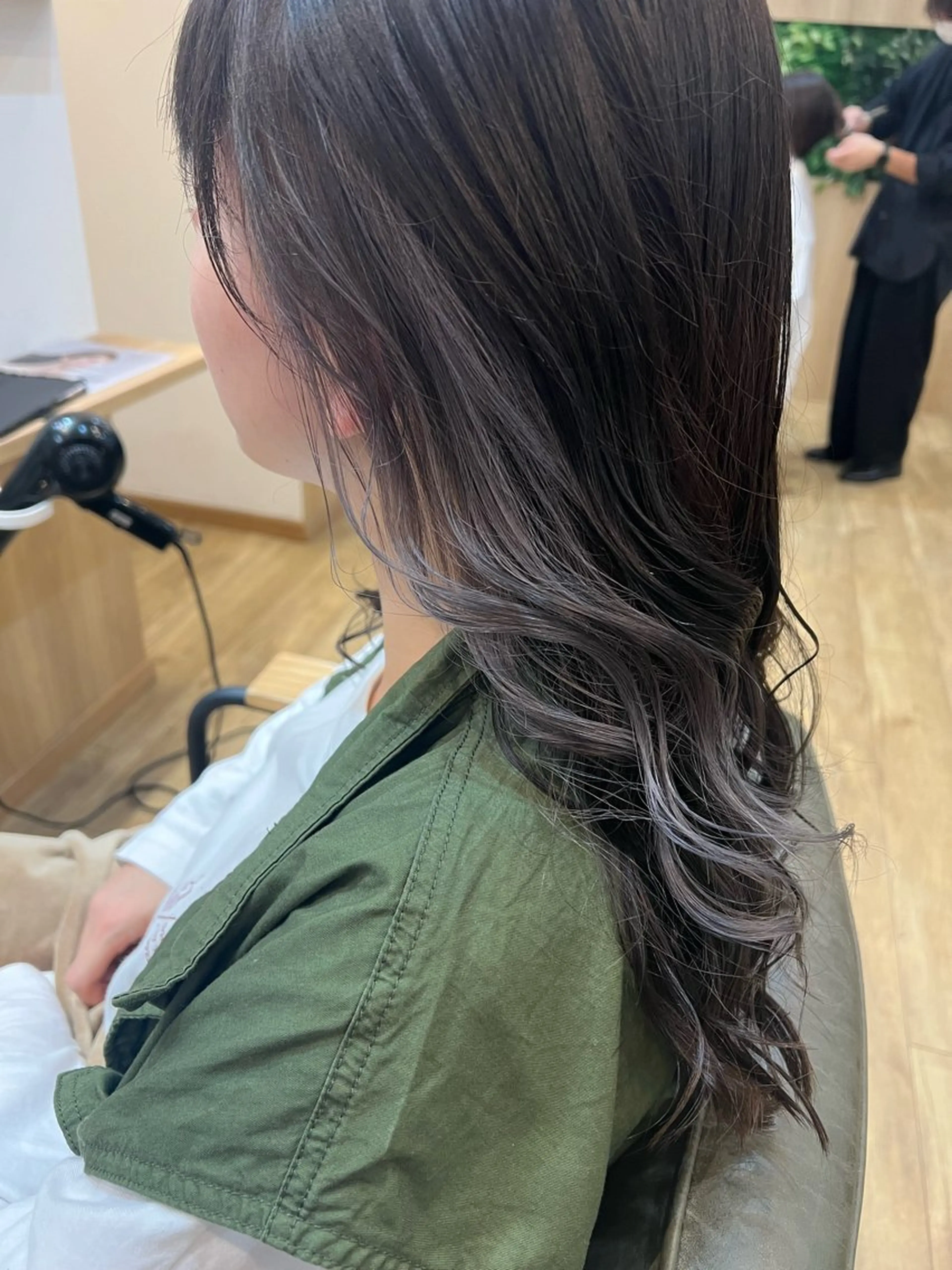 カラー 高辻 日菜のヘアスタイル