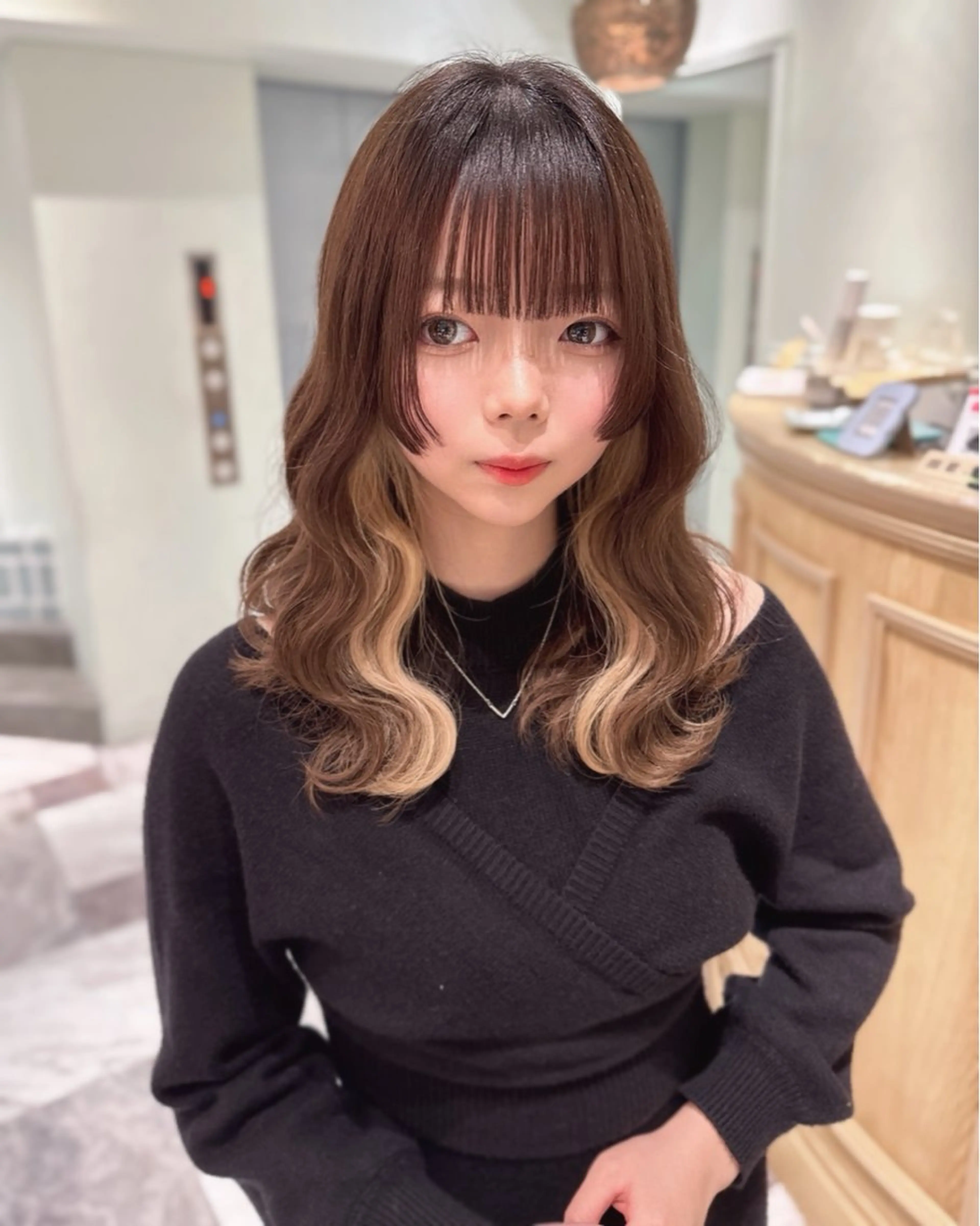 ミディアム カラー ベージュカラー 黒髪 ブリーチ ブルーカラー ブルーブラック カット ヘアカラー トリートメント 木屋元一/透明感 /レイヤー/顔まわりのヘアスタイル