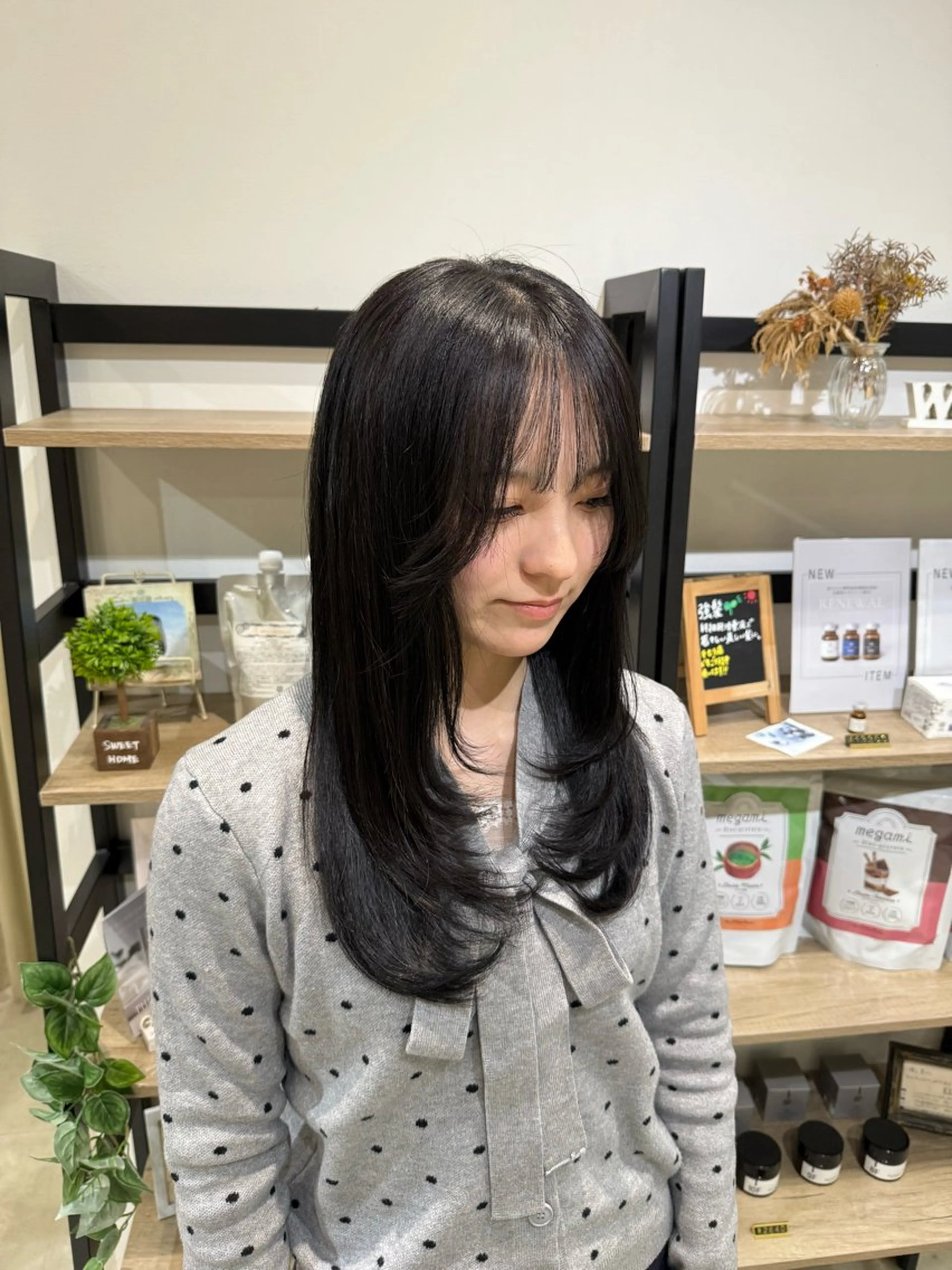 セミロング カラー カット ヘアカラー 島 歩那のヘアスタイル