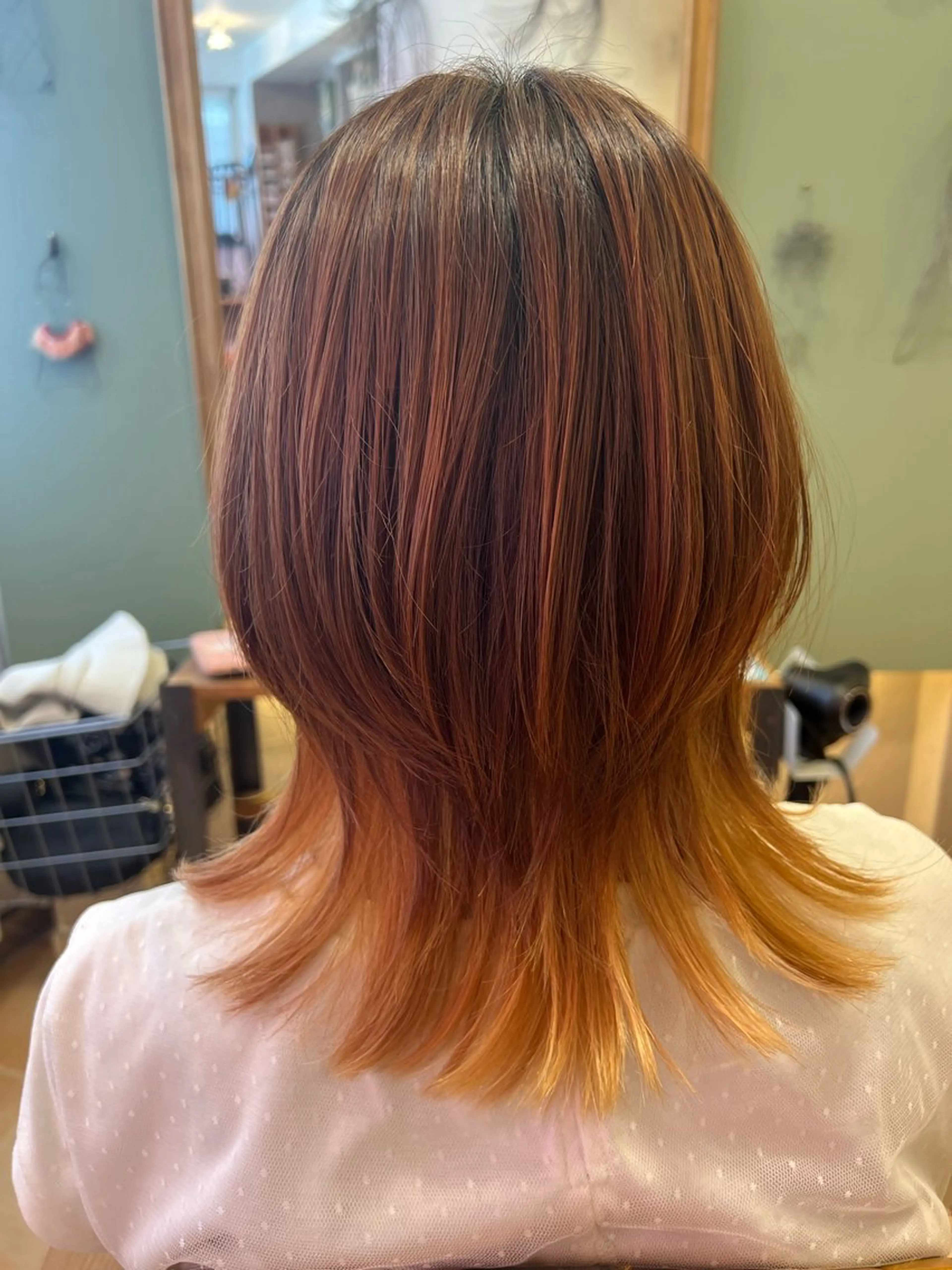 ミディアム クロサワ ヨーコのヘアスタイル