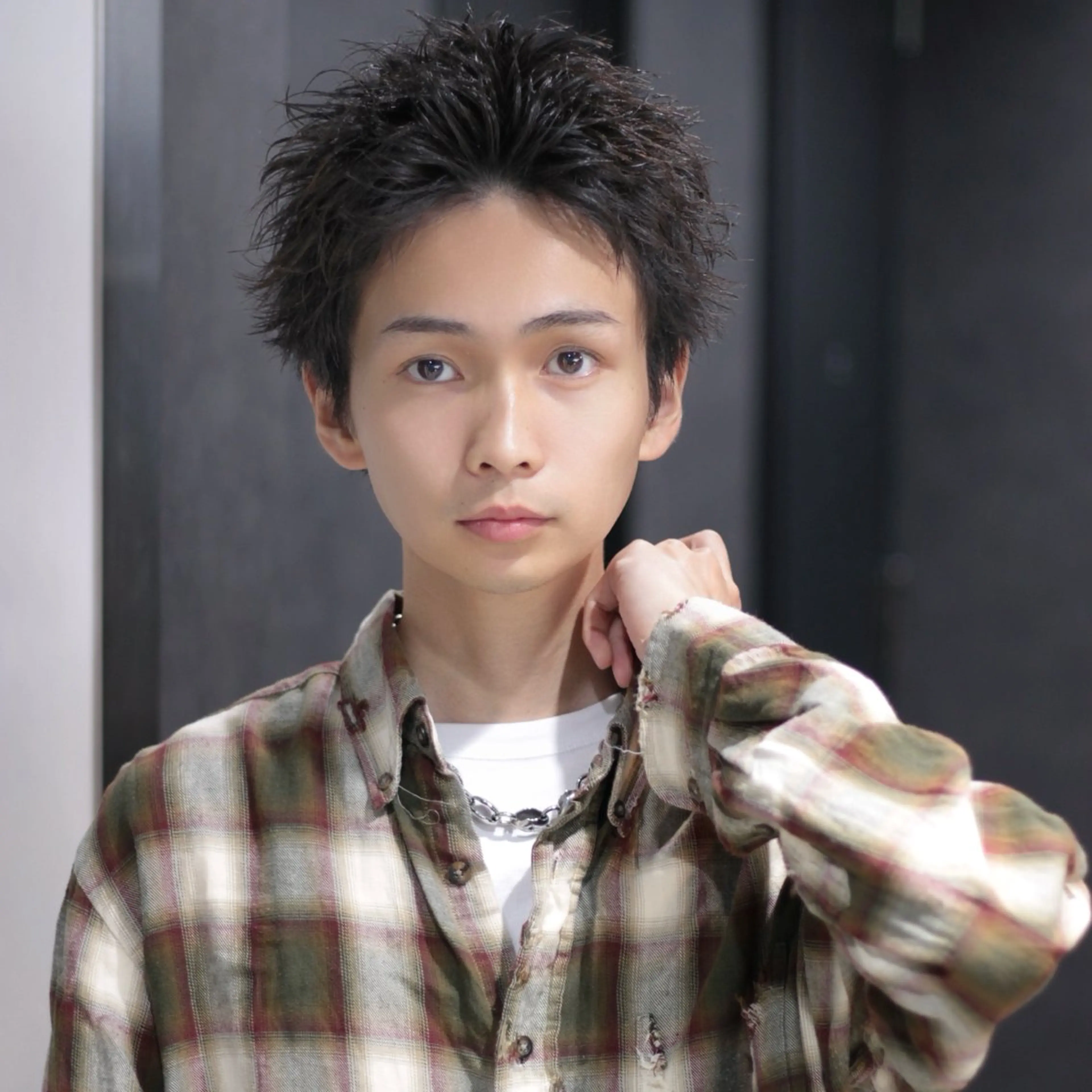 ミディアム パーマ ヘアアレンジ メンズ ミディアムパーマ センターパート フェザーパーマ メンズパーマ ニュアンスパーマ カット パーマ 小林海斗💥フェザー ニュアンスパーマ💥のヘアスタイル