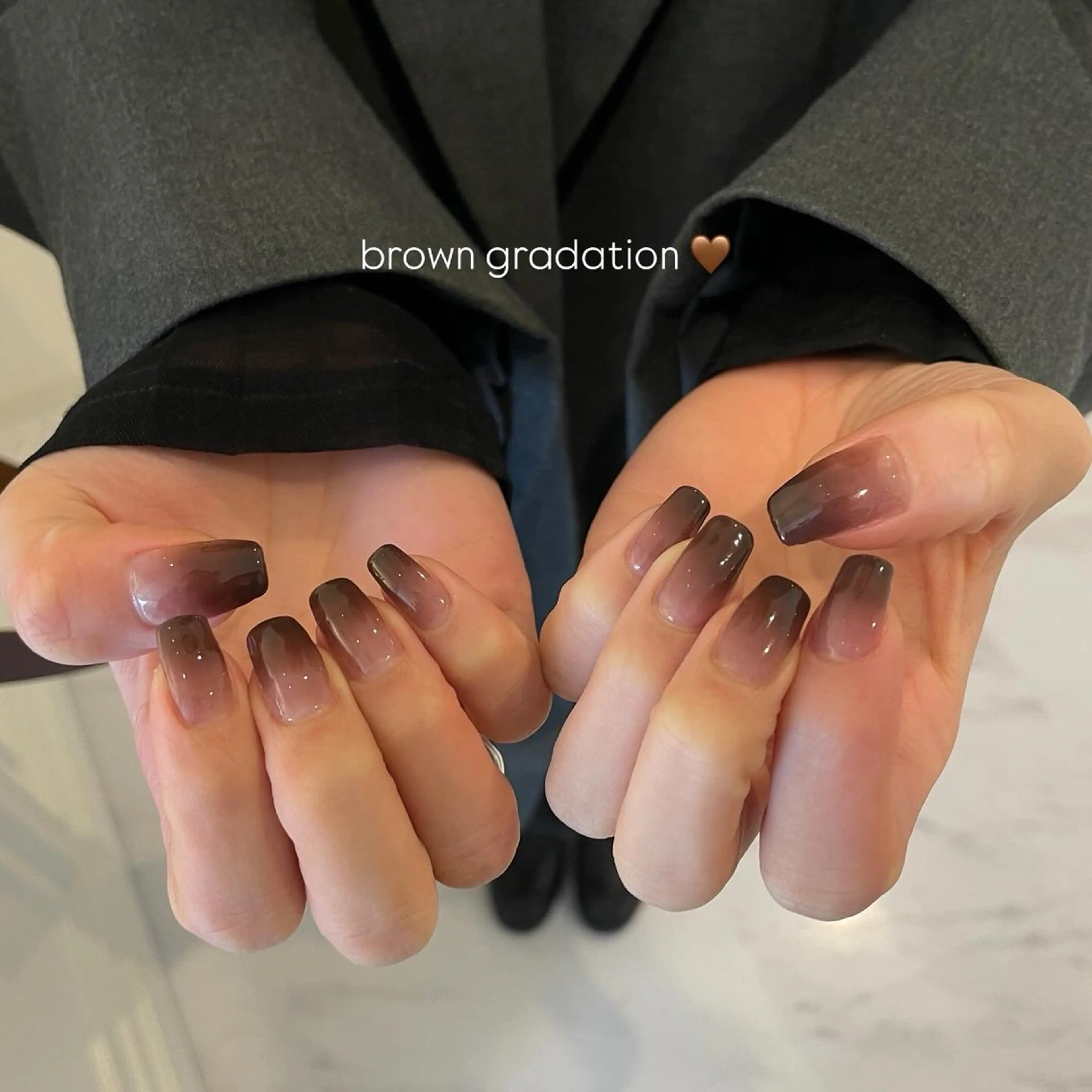 ネイル ブラウン グラデーション シンプルネイル HENECY🎀 Rinのネイルデザイン