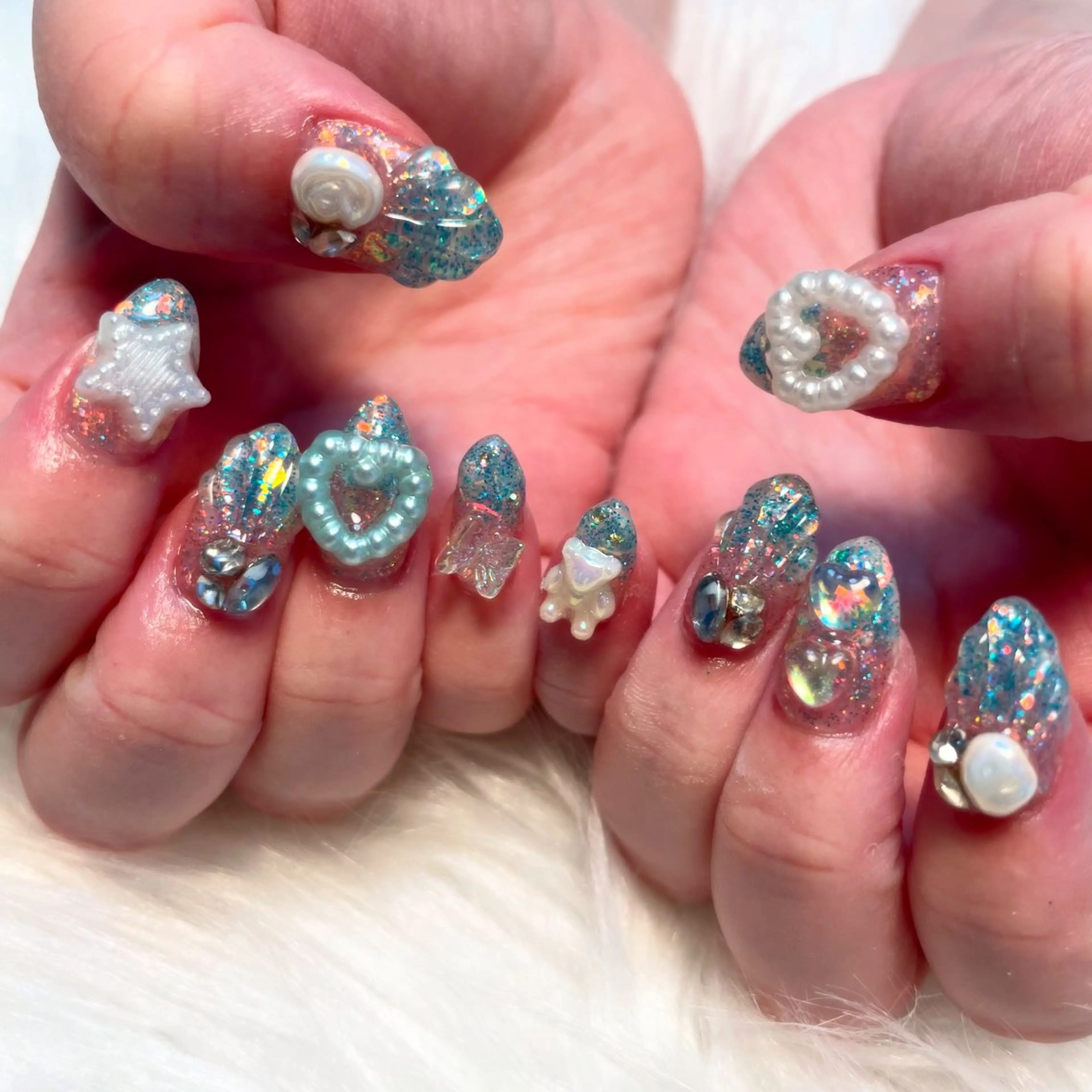 ネイル ハンドネイル ゴテゴテ💙ワンホン リオナのネイルデザイン
