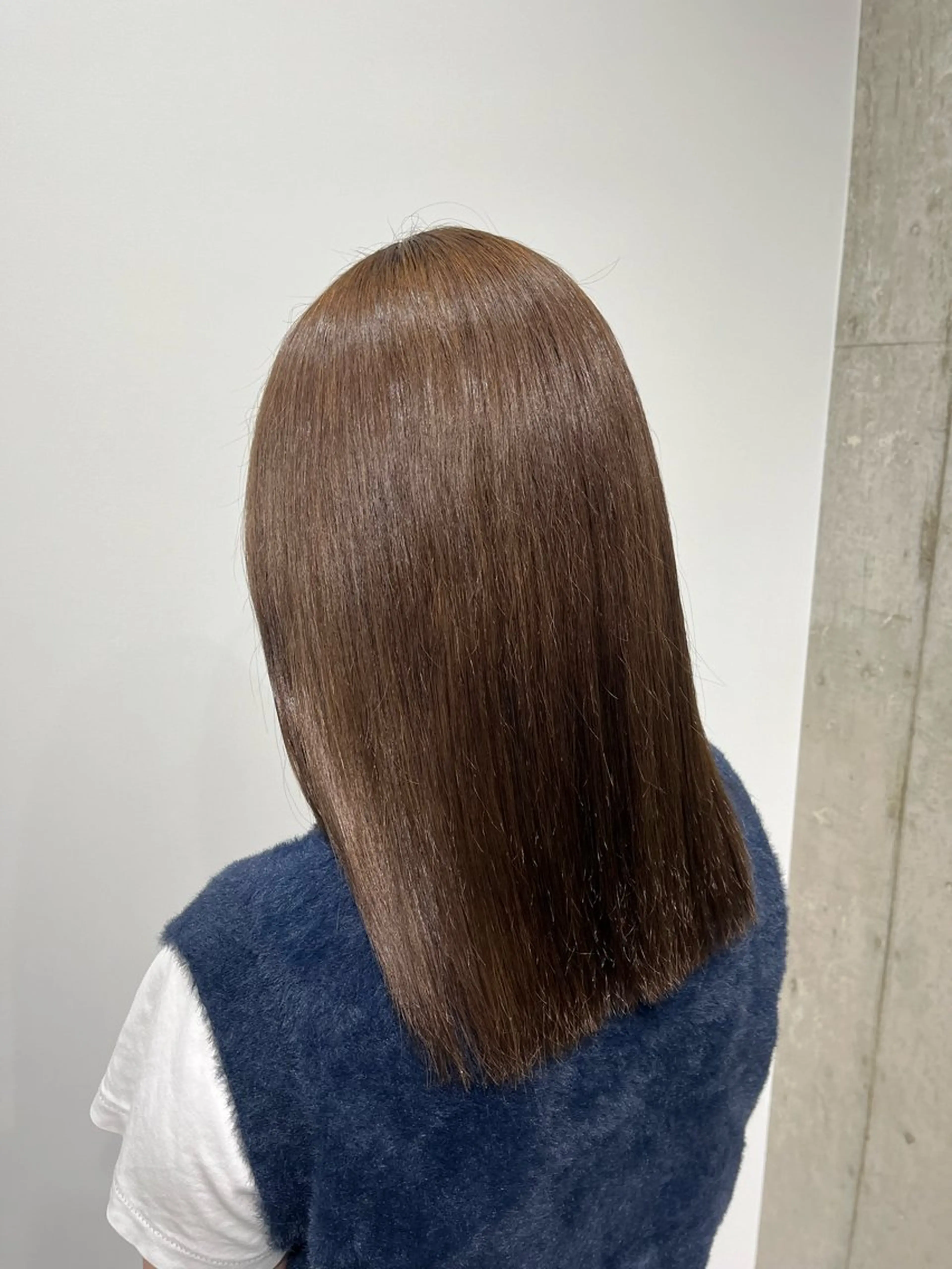 ミディアム カラー ベージュカラー ブリーチ ダブルカラー ブリーチなしカラー カット ヘアカラー 西田 歩果のヘアスタイル