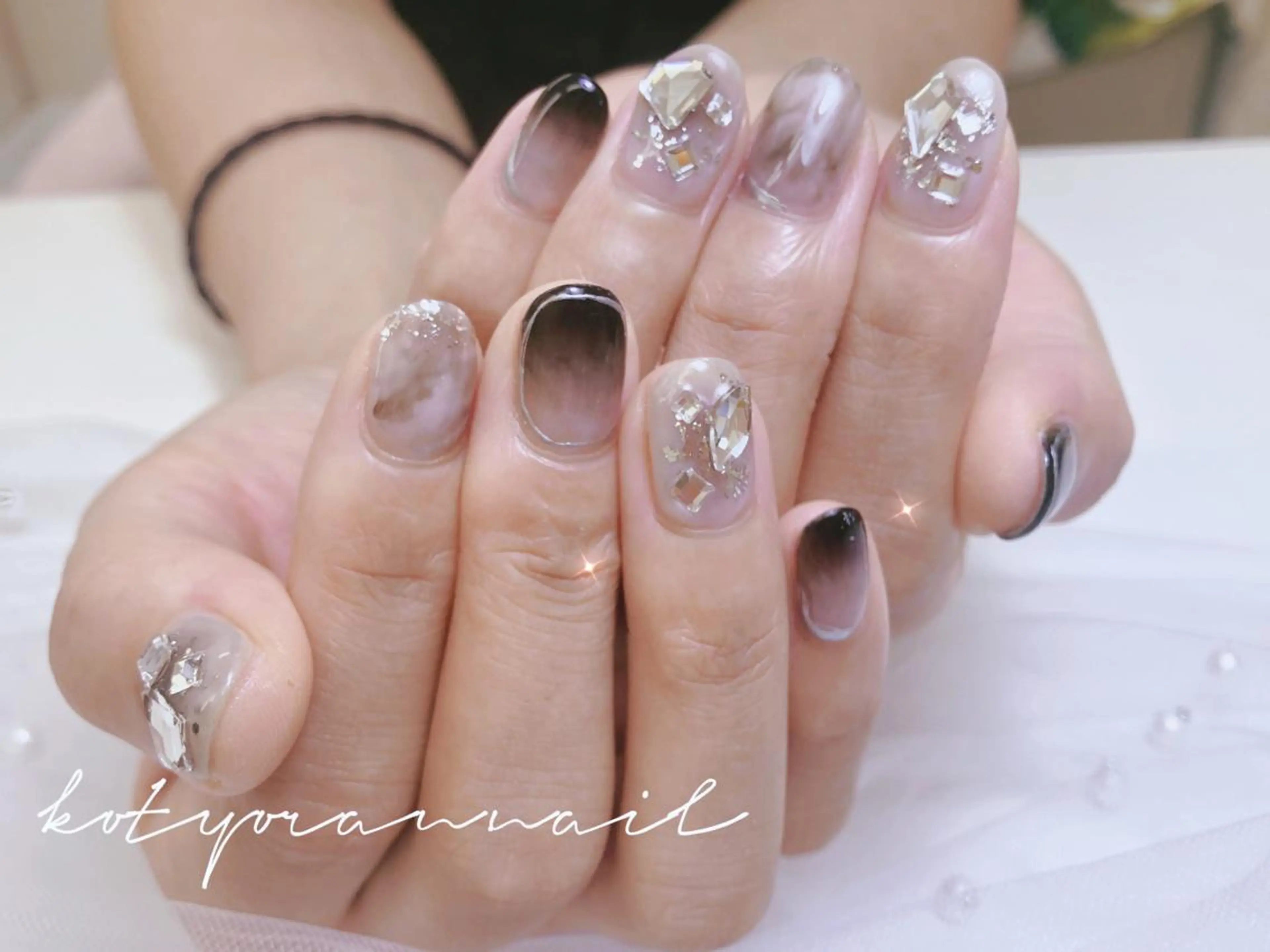 ネイル Mona【パラジェル ・長さ出し専門店】のネイルデザイン