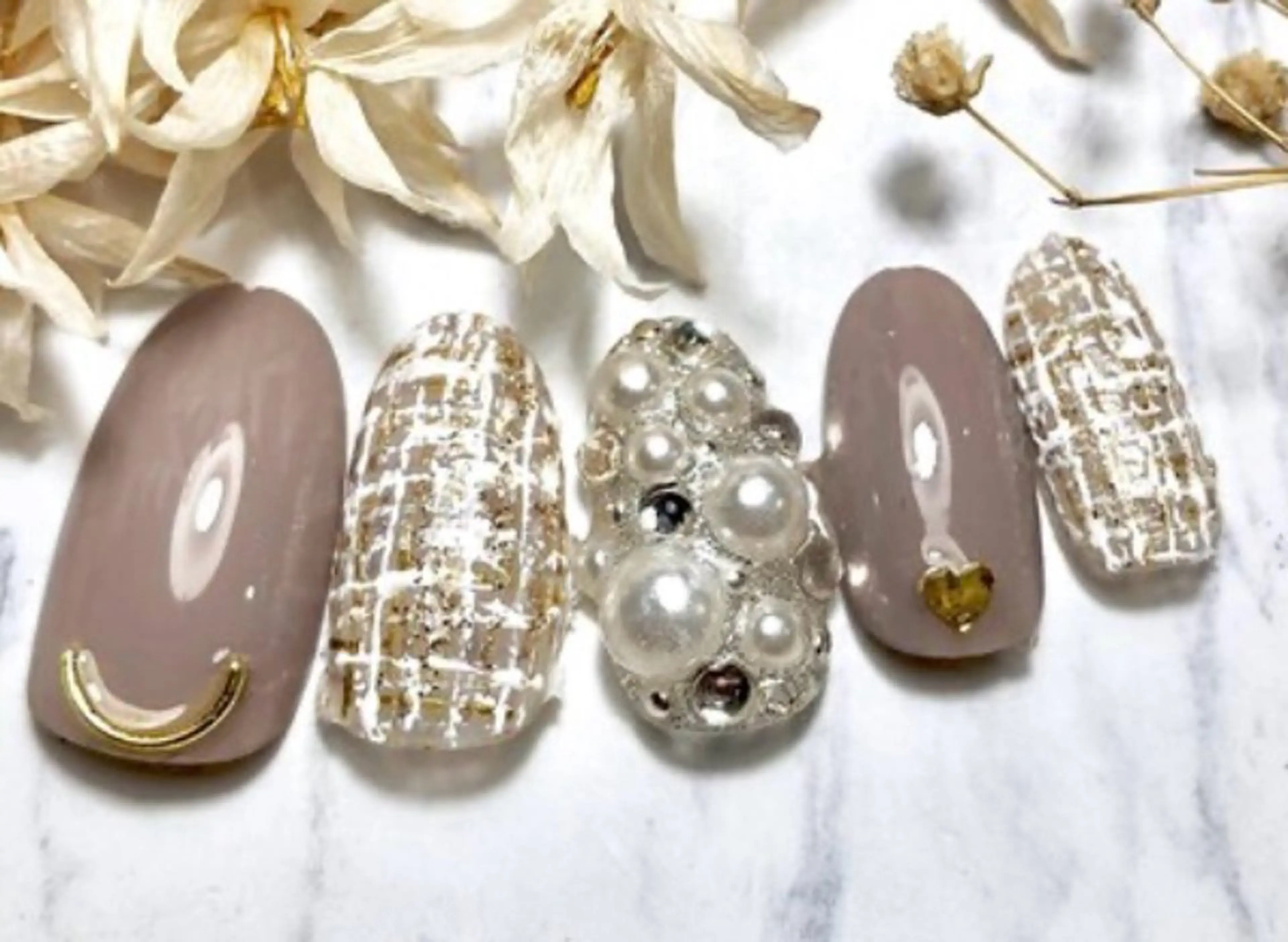 ネイル Nest 岩崎のネイルデザイン